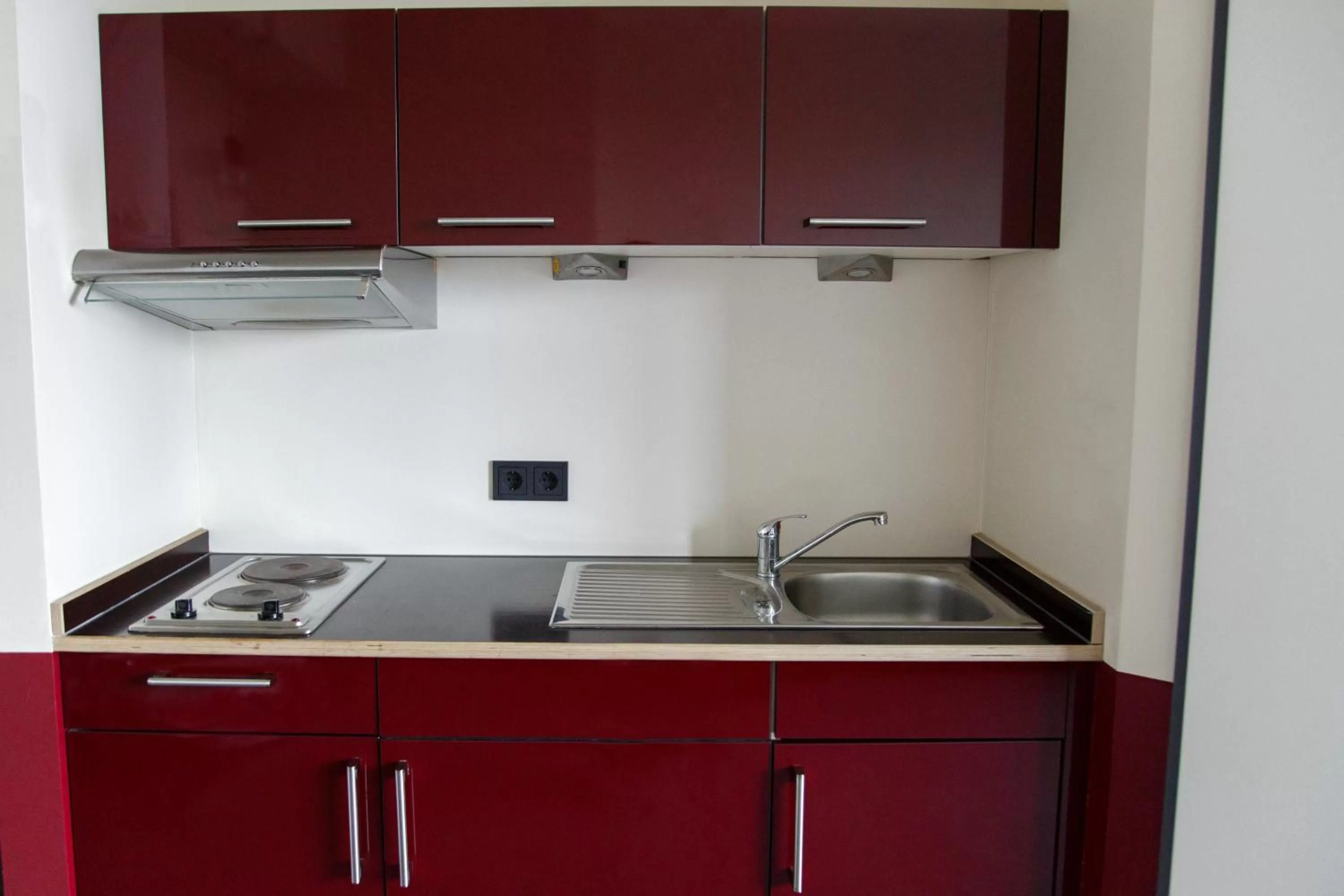 Kitchen or kitchenette in Base Apartments