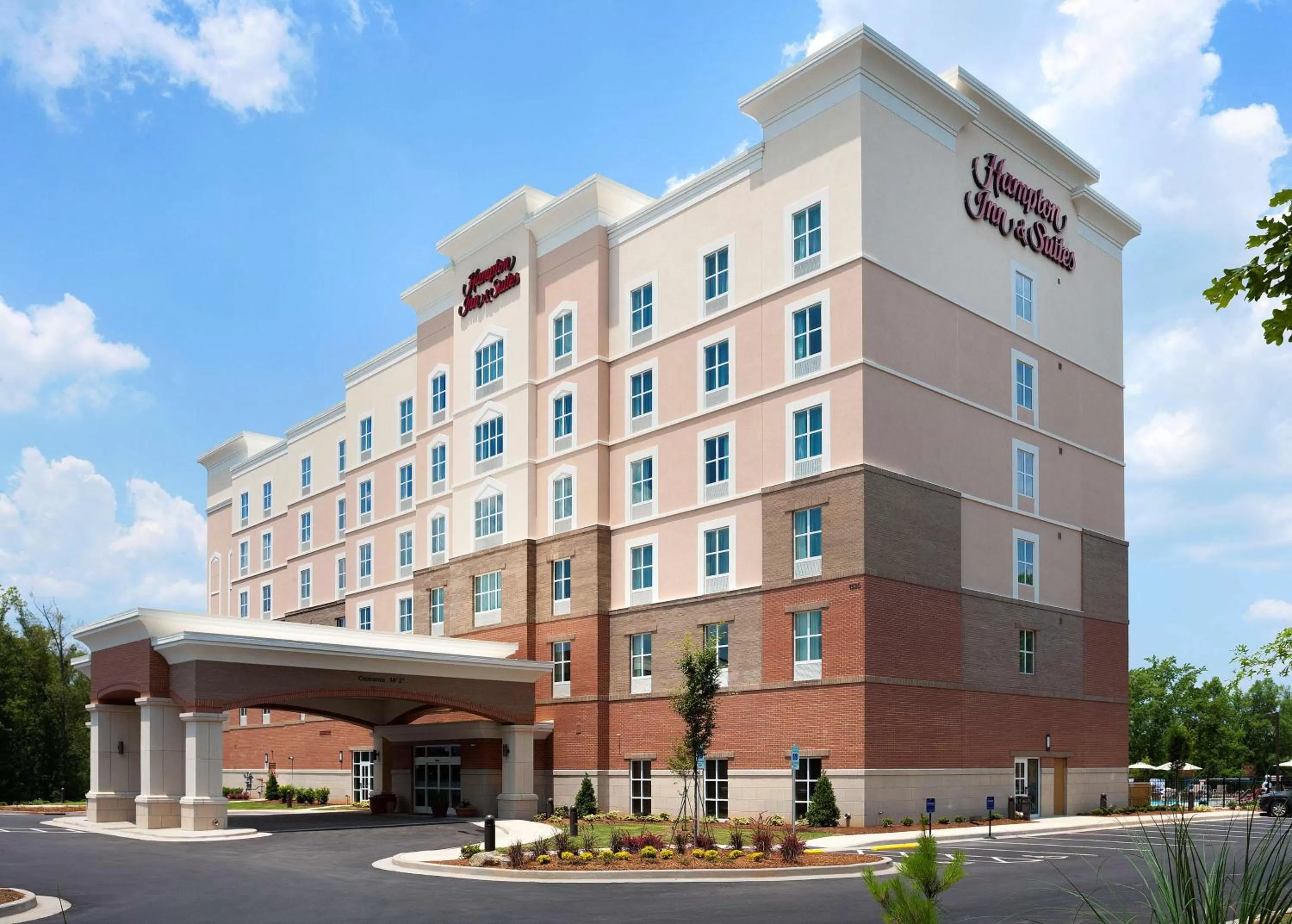 Property building in Hampton Inn and Suites Fort Mill, SC