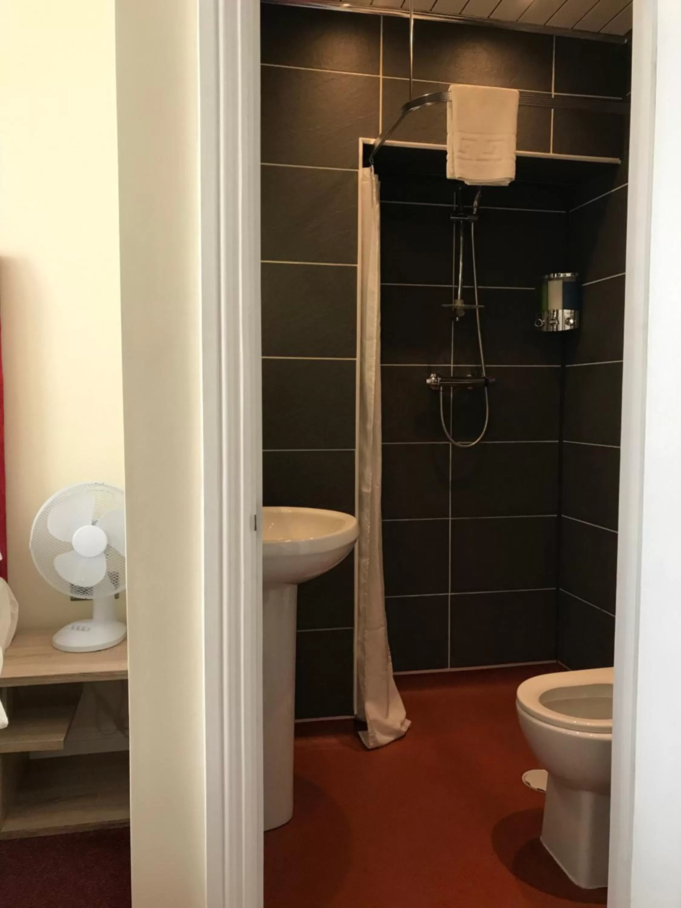 Shower in Cassandra Guest House