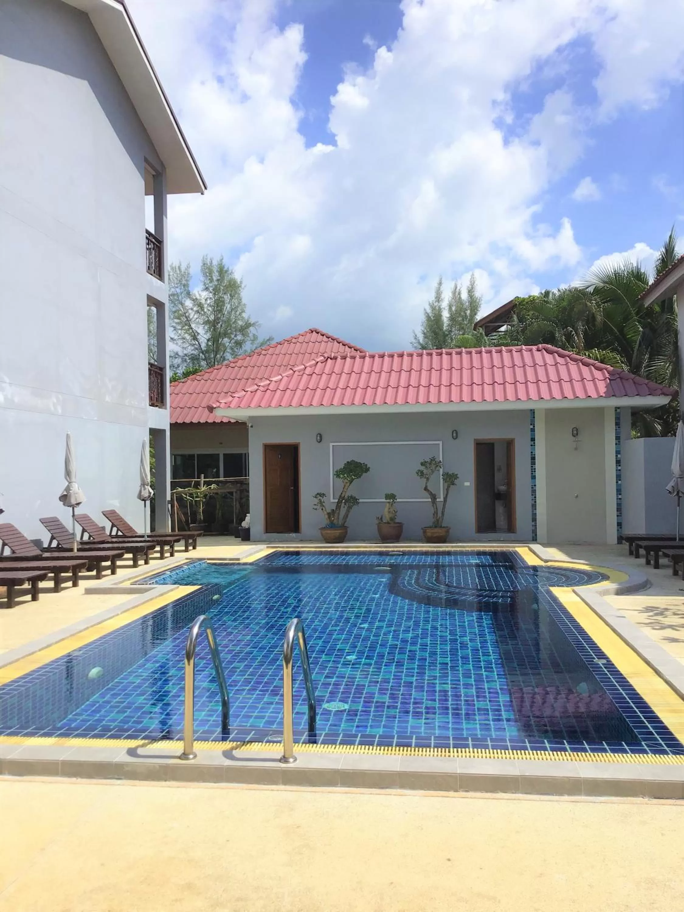 Swimming Pool in Pratum Resort