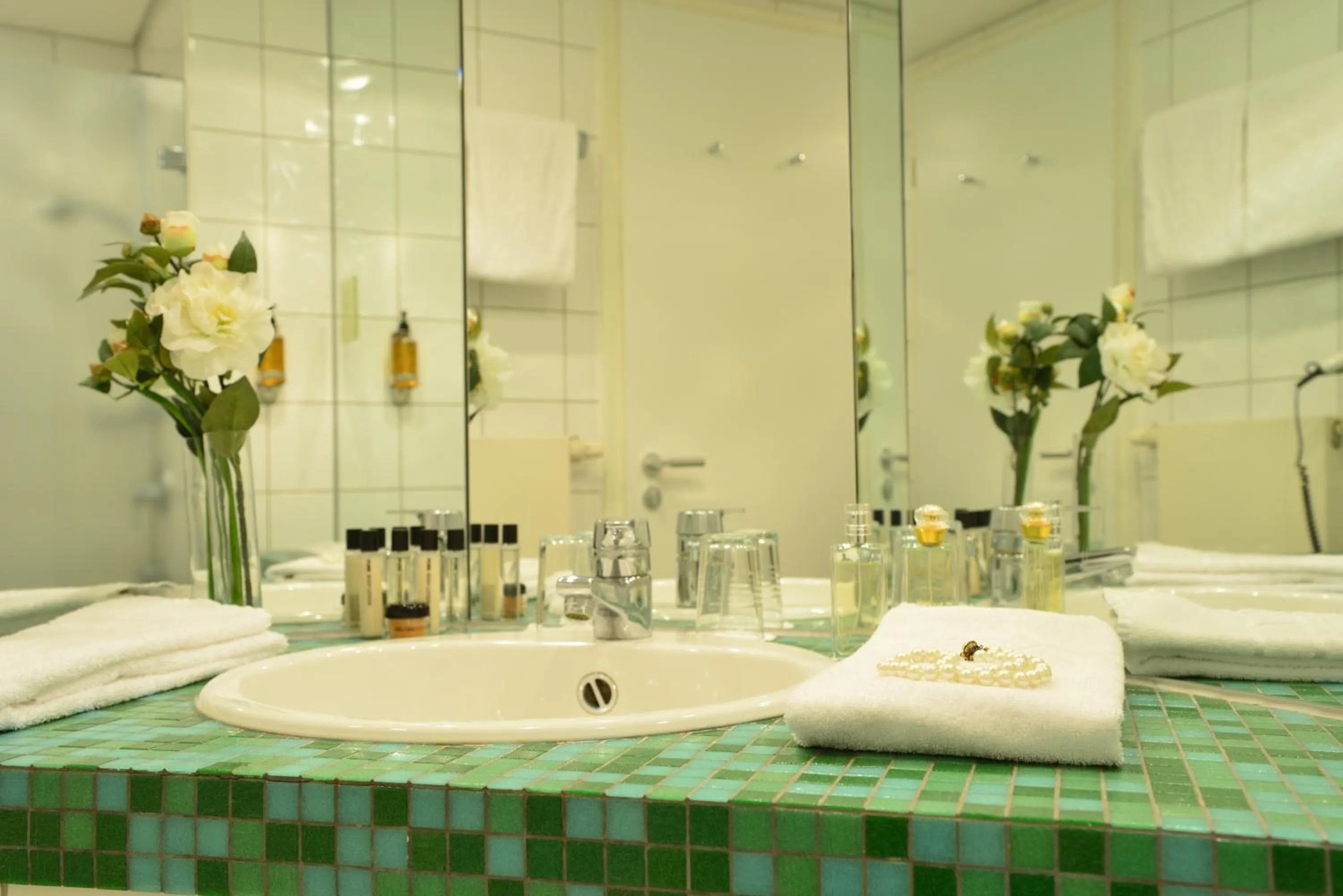 Bathroom in Hotel Domicil Berlin by Golden Tulip