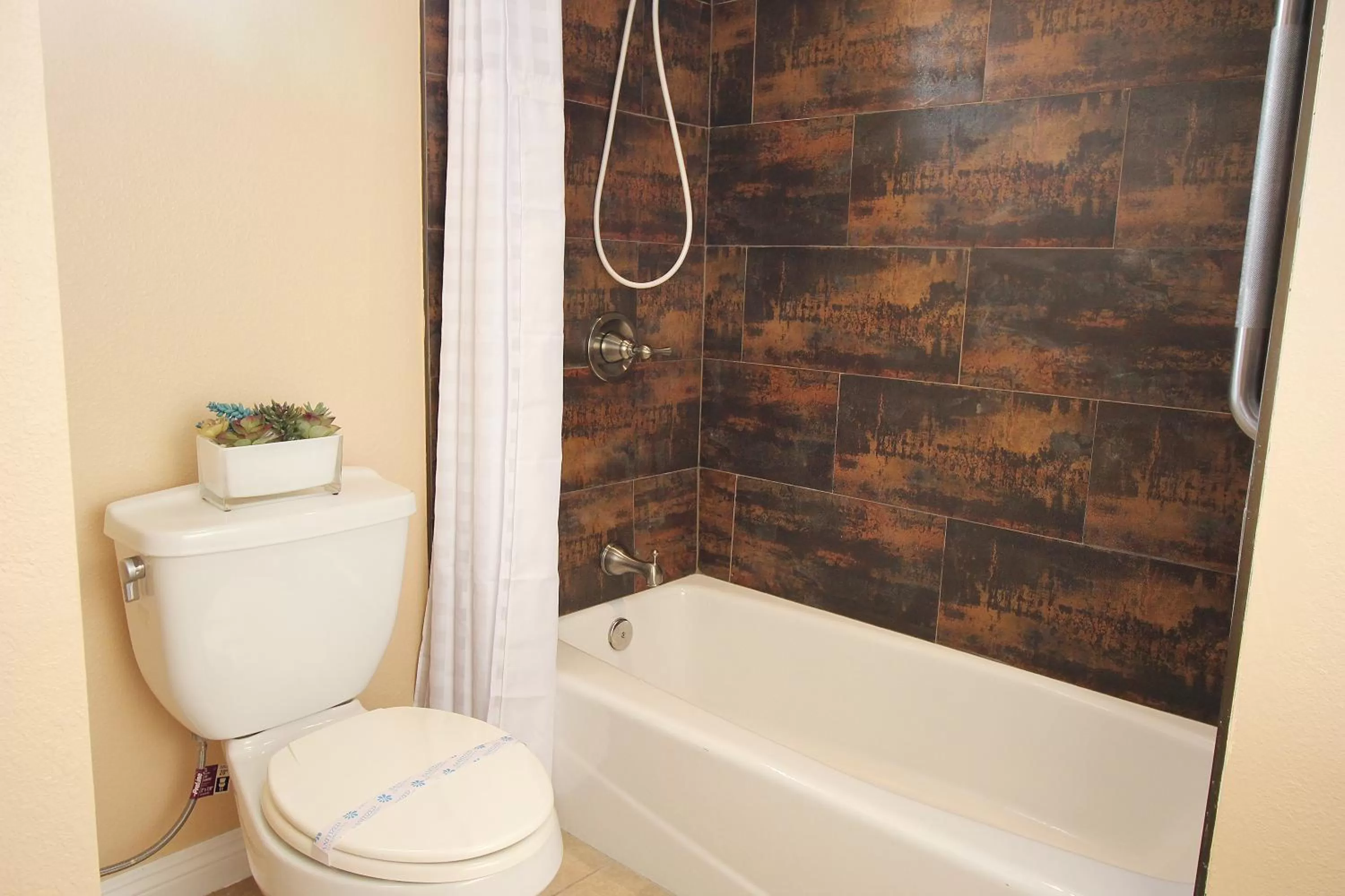 Bathroom in Colony Inn