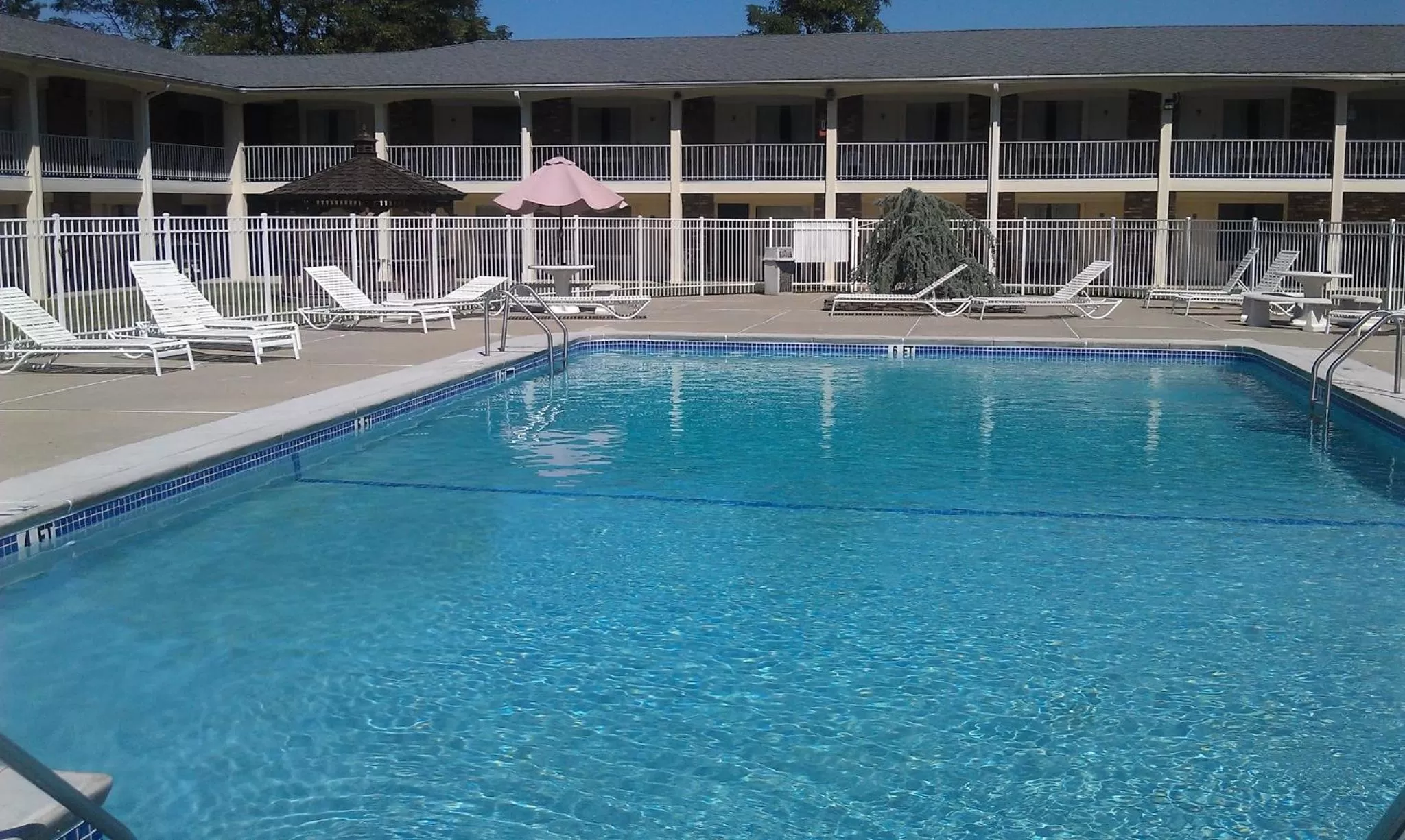 Facade/entrance in Crystal Inn Eatontown