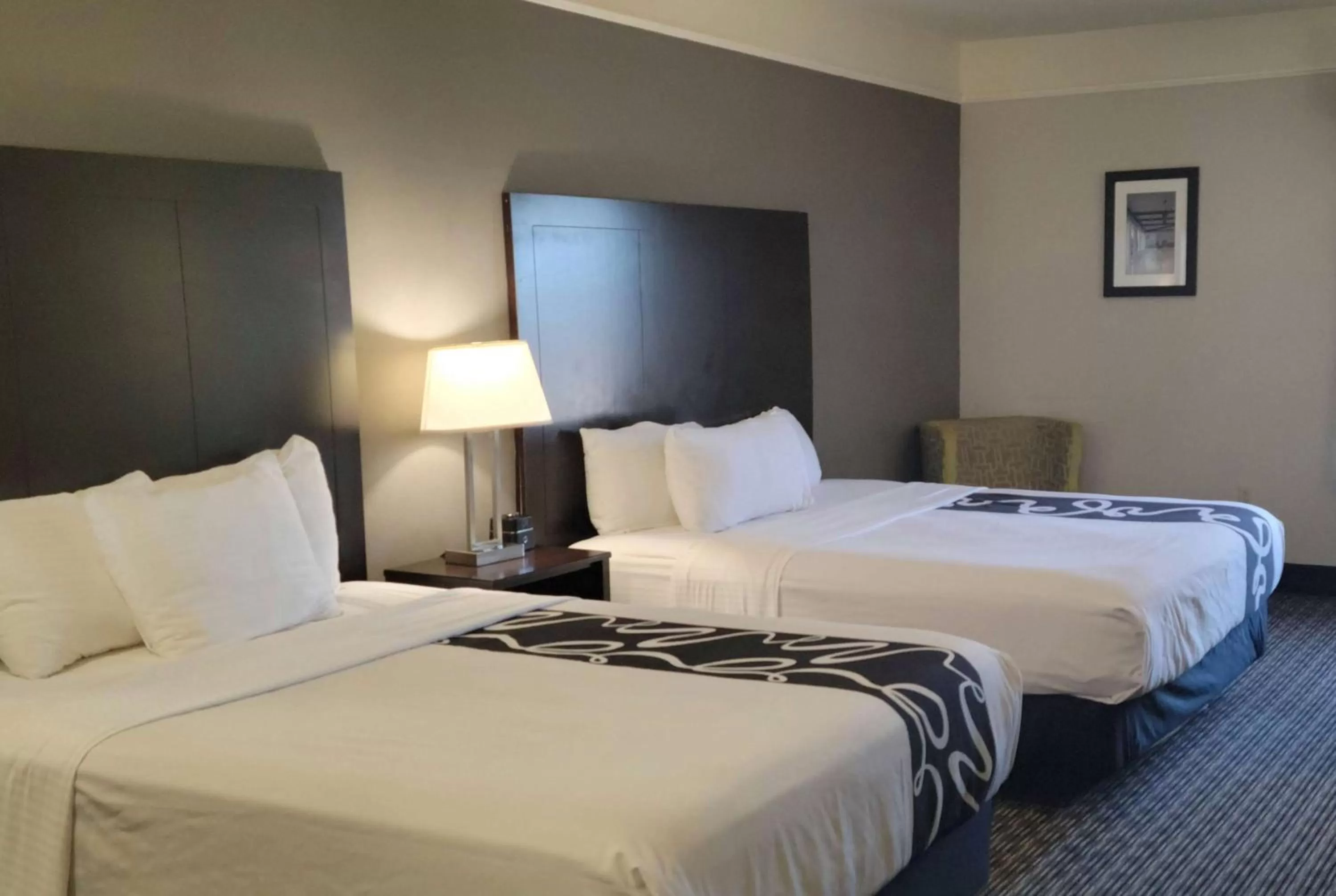 Photo of the whole room, Bed in La Quinta by Wyndham Beaumont West