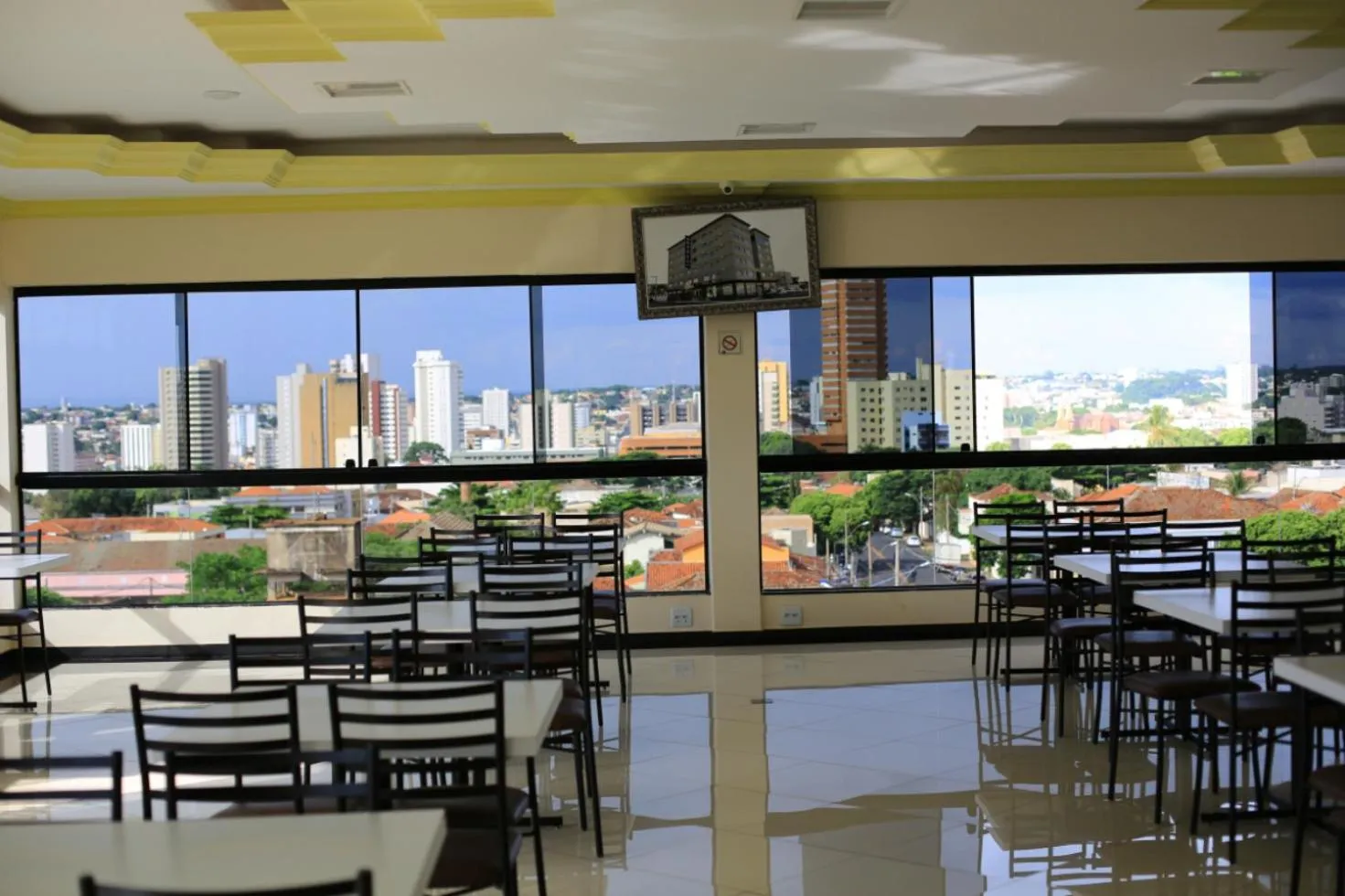 Restaurant/places to eat in Havana Palace Hotel II