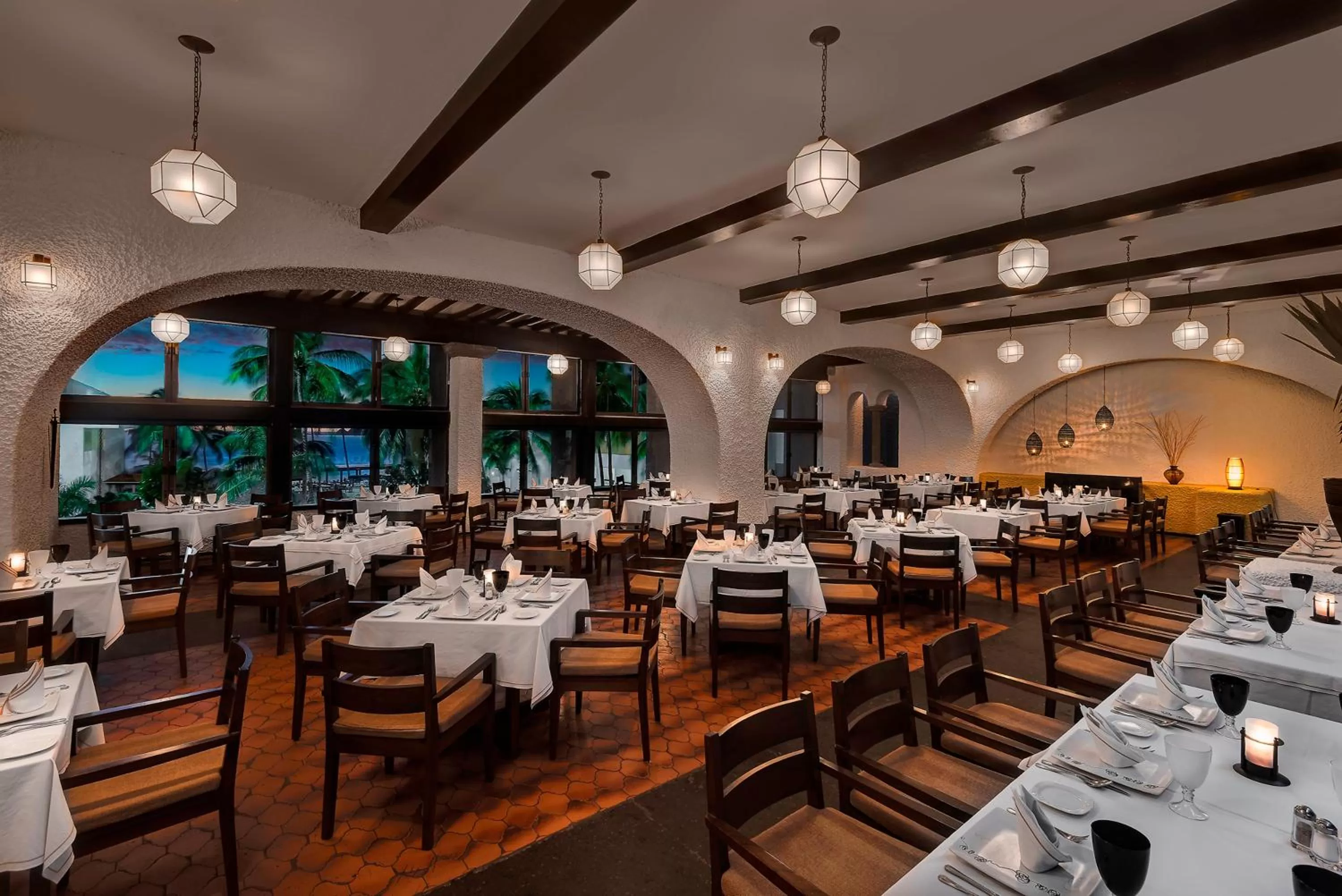 Restaurant/places to eat in El Cid Castilla Beach