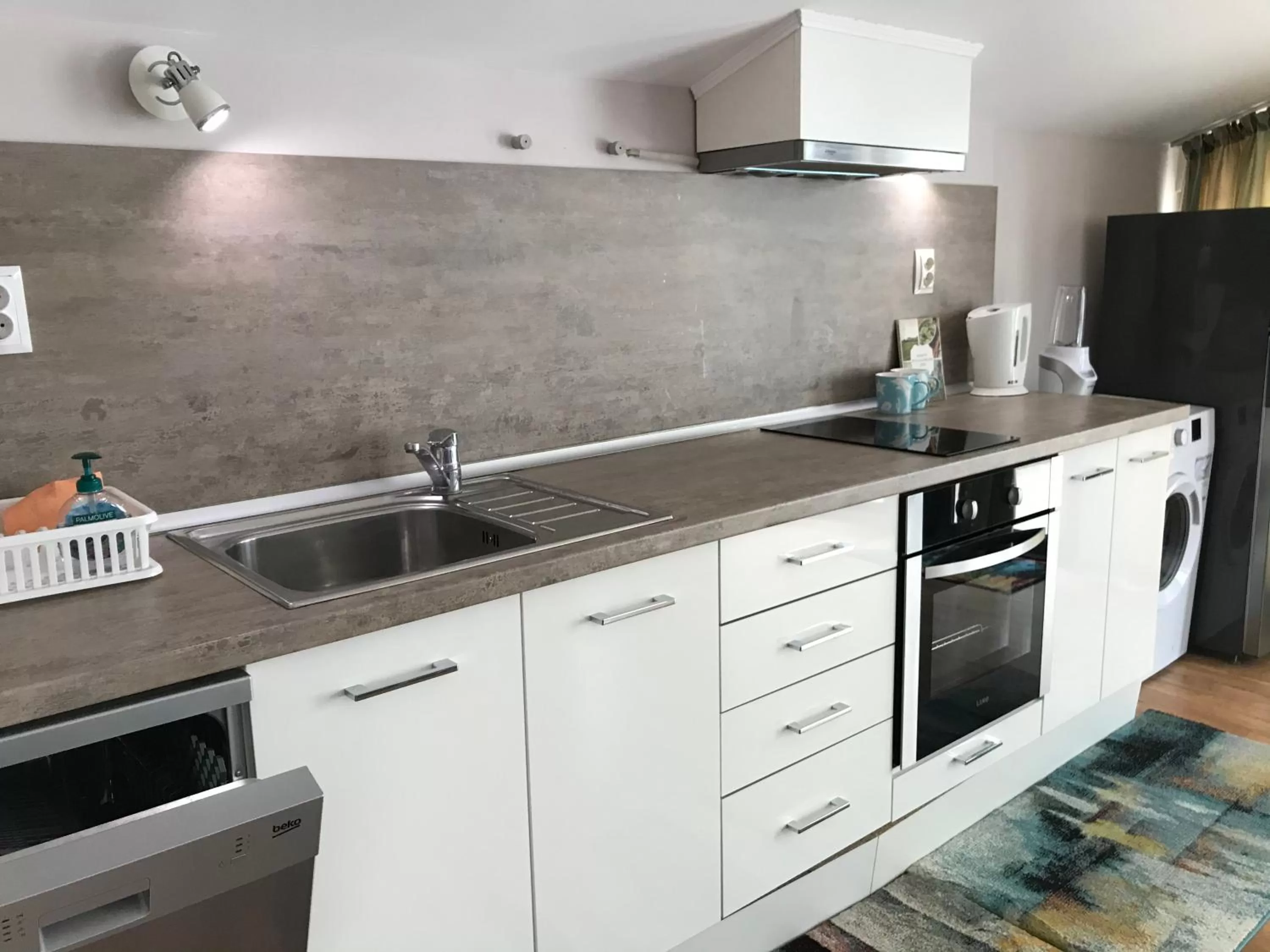 Kitchen or kitchenette, Kitchen/Kitchenette in White Rose Family Guest House