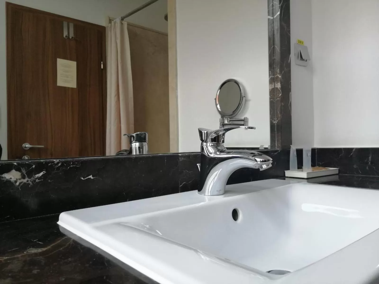 Shower in Hotel Gott