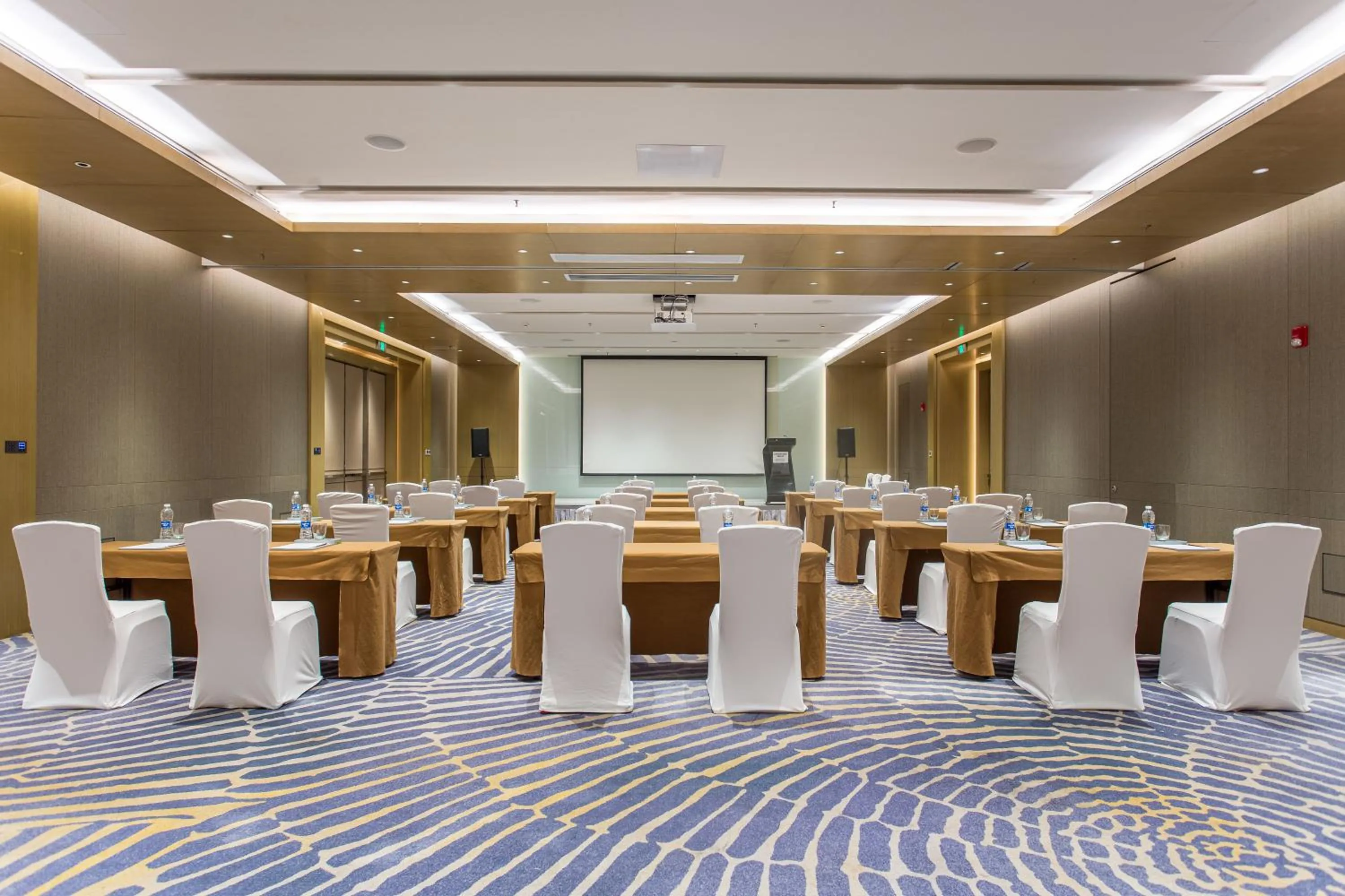 Meeting/conference room in Courtyard by Marriott Shunde Longjiang