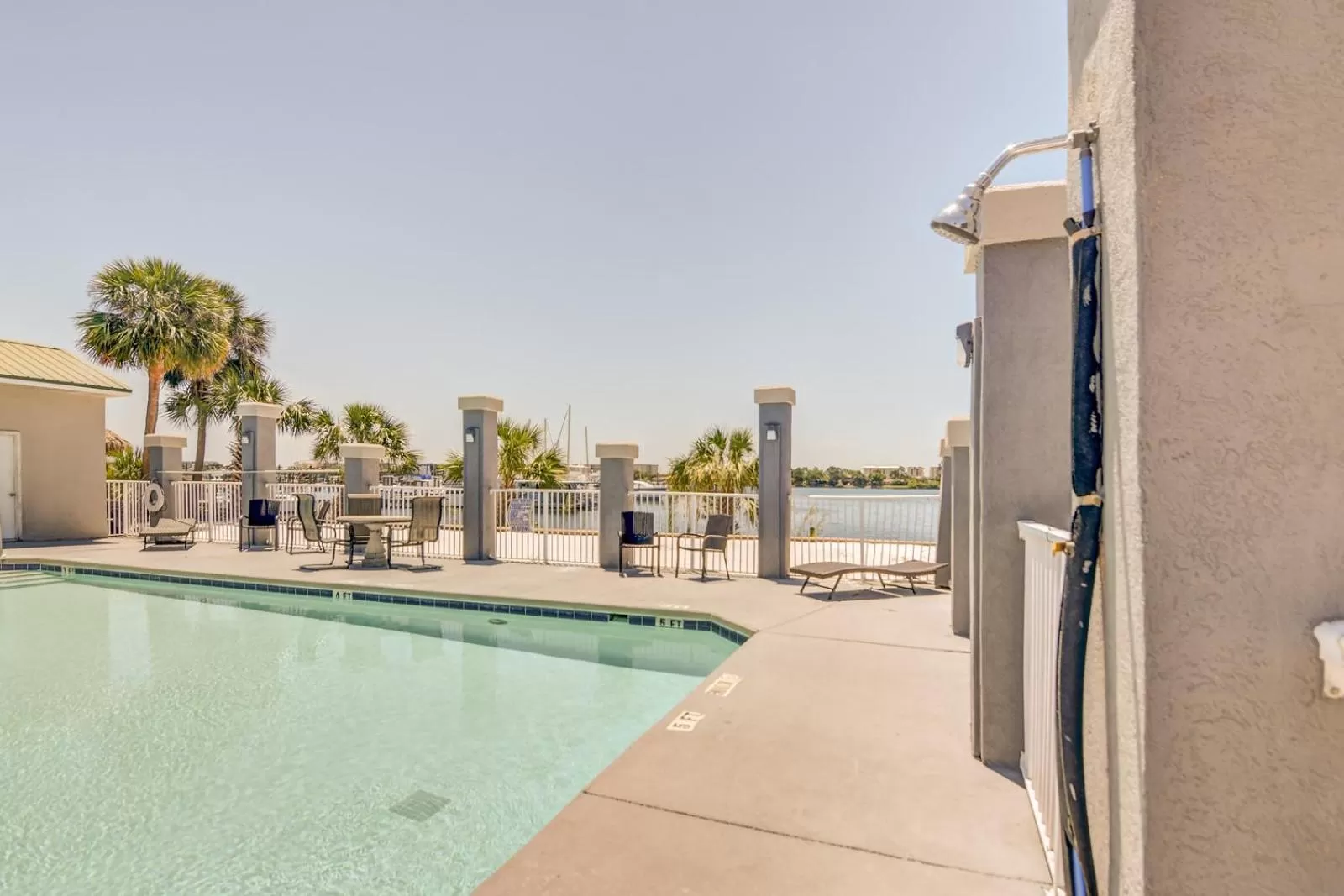 Pool view in Seabreeze Inn - Fort Walton