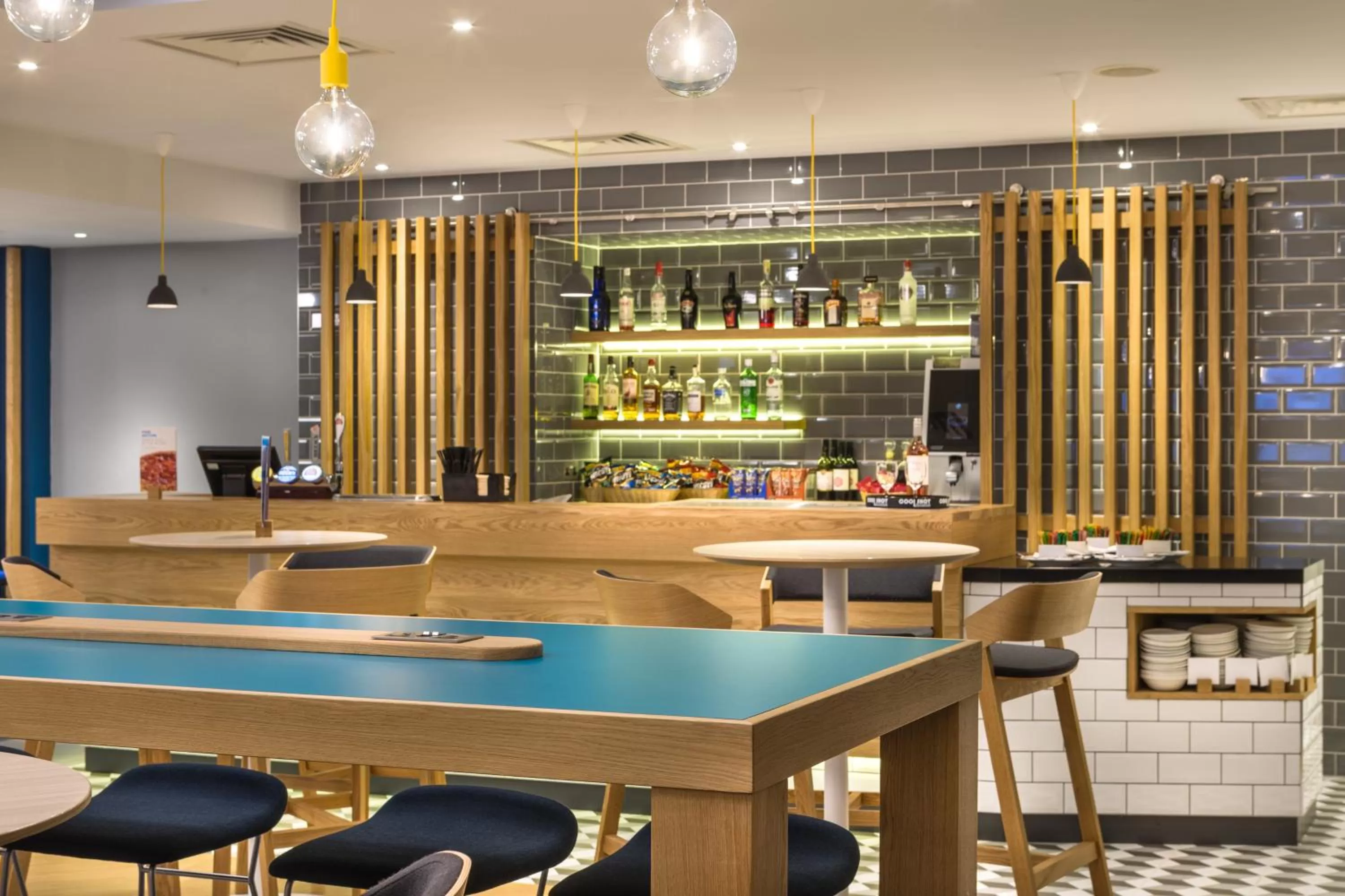 Lounge or bar in Holiday Inn Express London - Watford Junction by IHG