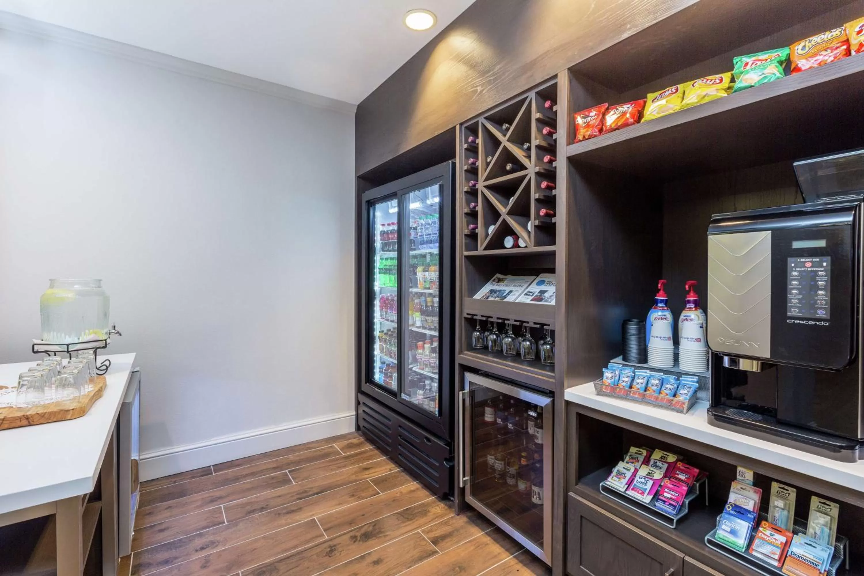 Restaurant/places to eat in Hilton Garden Inn Oakland/San Leandro