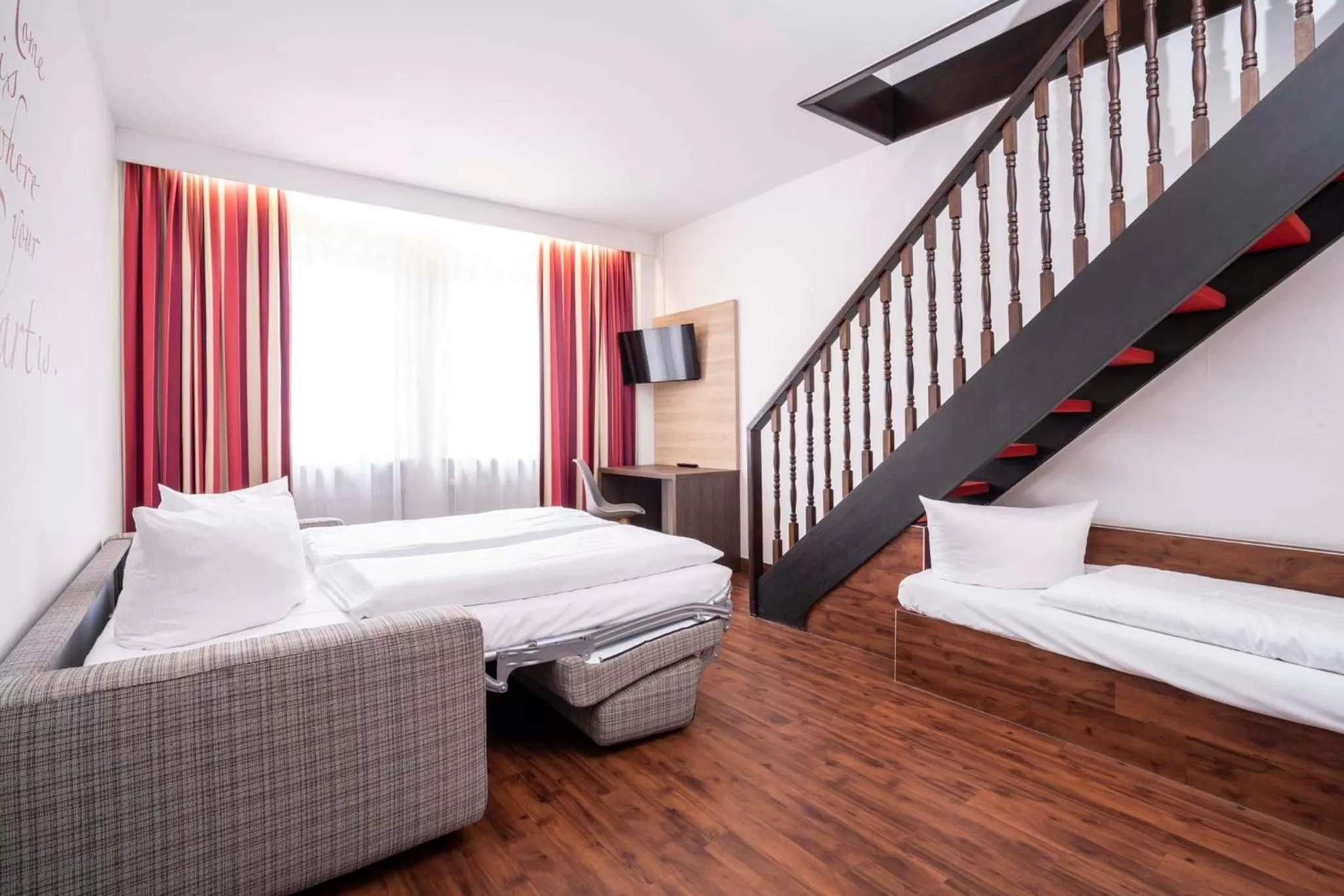 Photo of the whole room, Bed in Hotel National