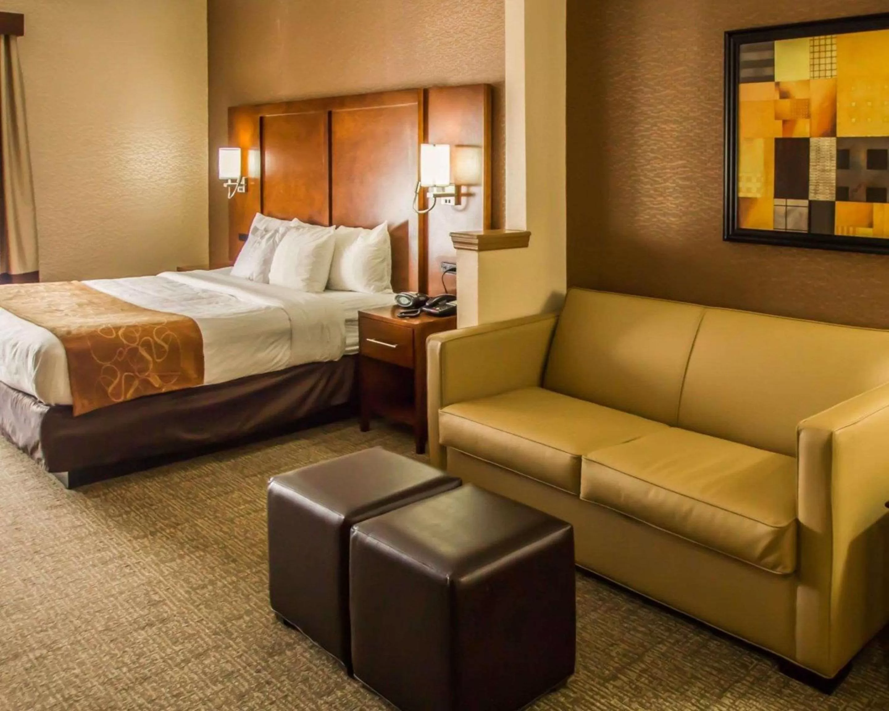 Photo of the whole room, Bed in Quality Suites NYC Gateway