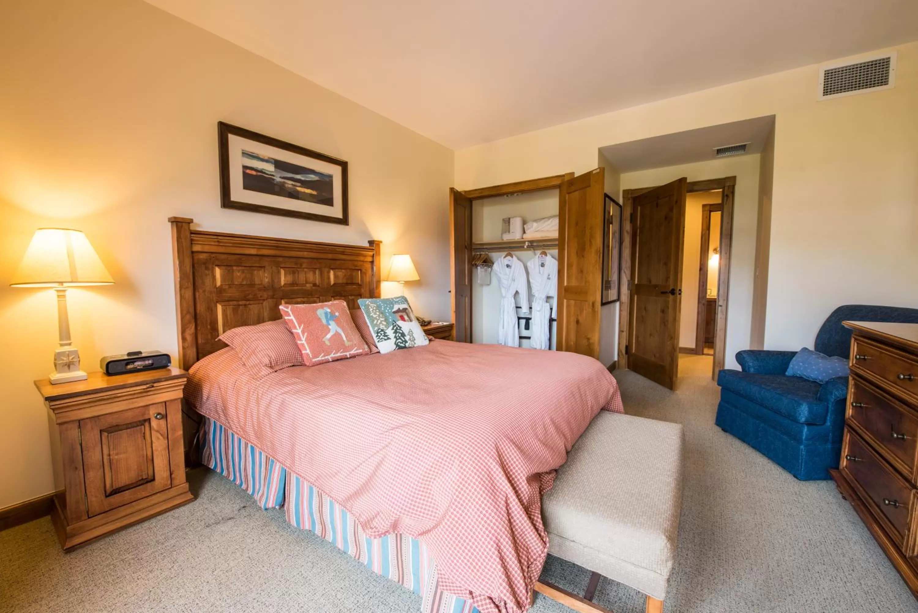 Bed in The Lodge at Mountaineer Square, A Vail Resorts Property