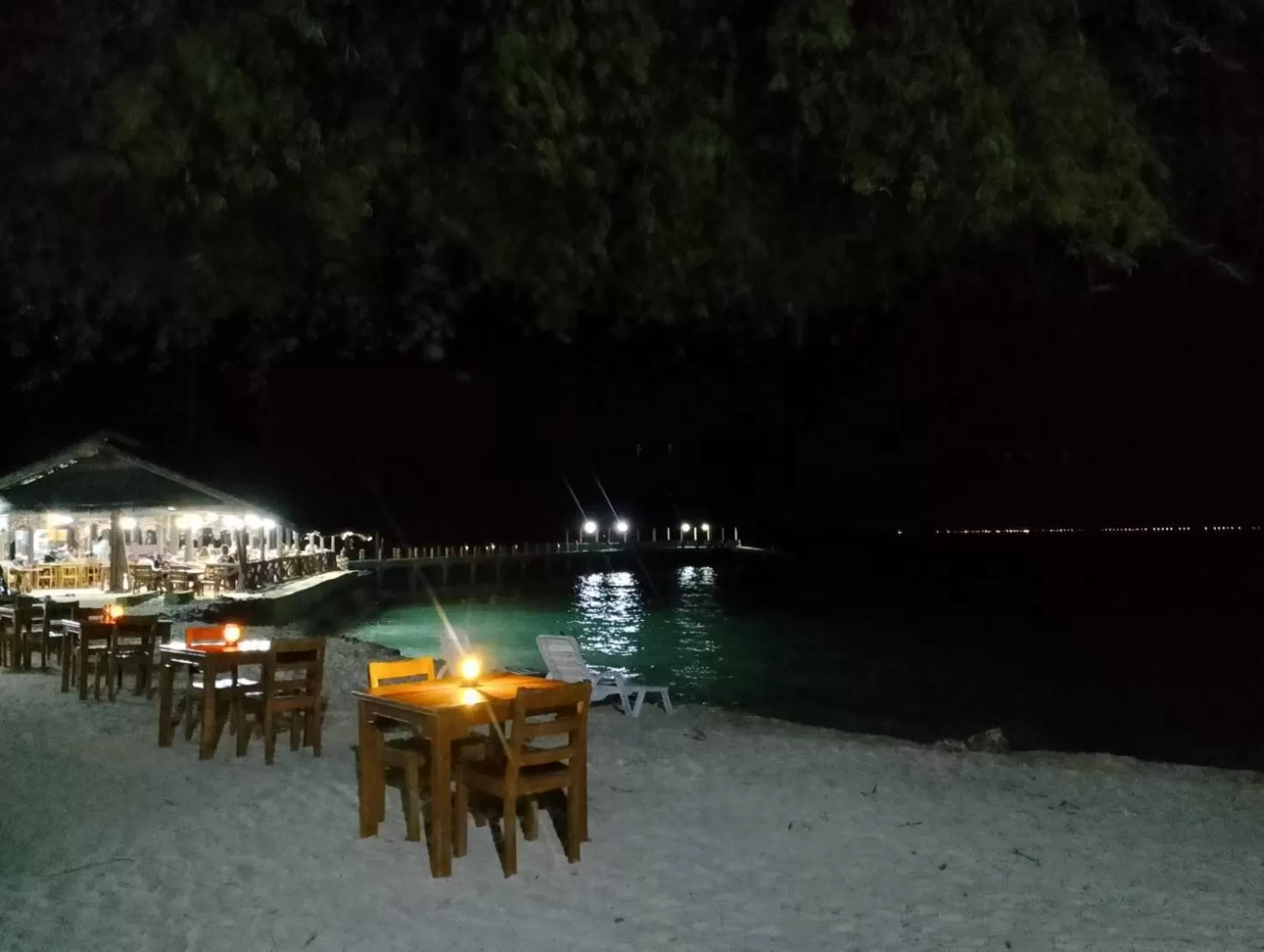 Restaurant/places to eat in Koh Ngai Resort