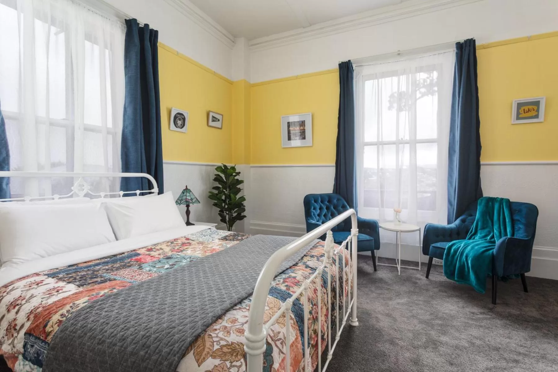 Bed in The Dragonfly Inn