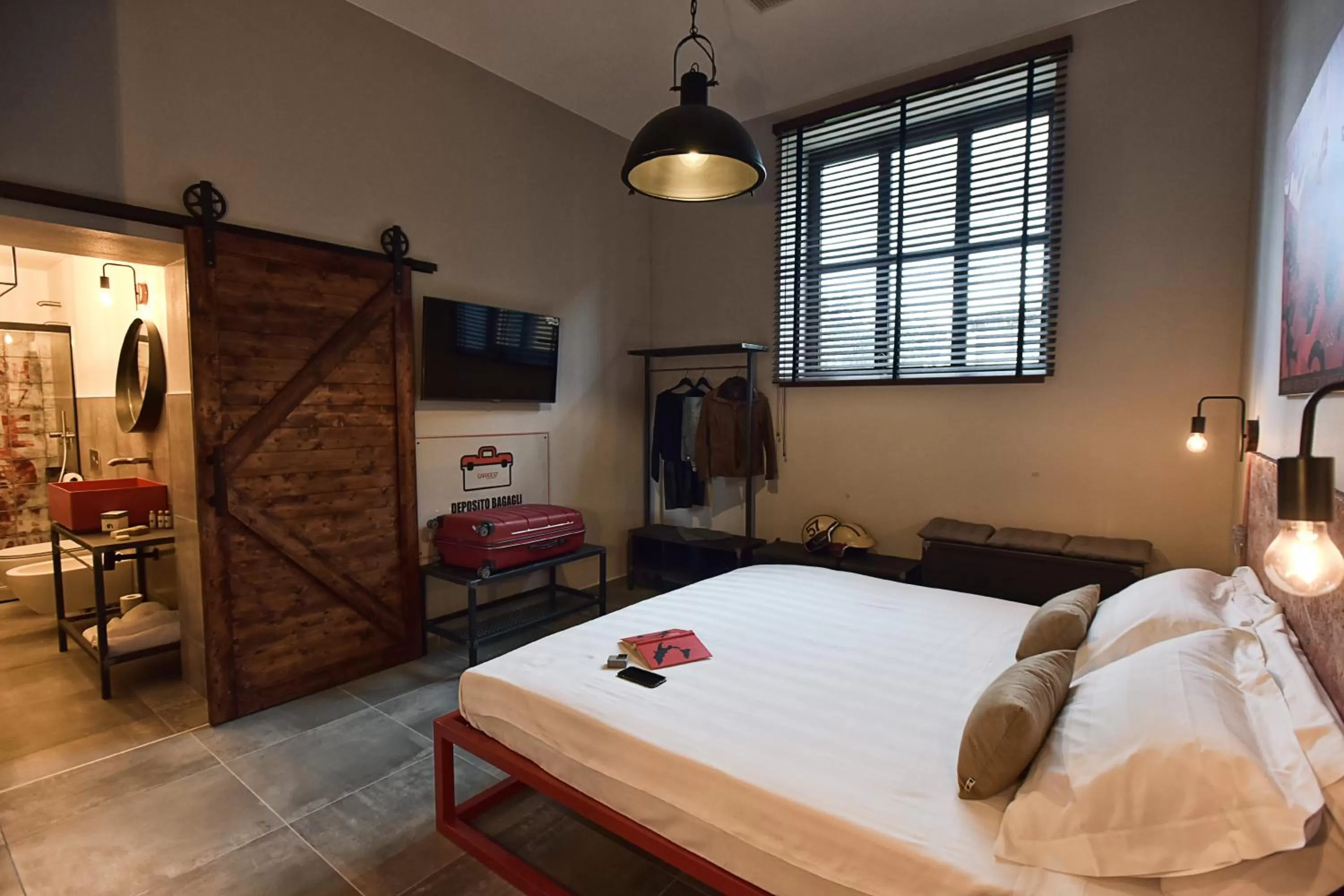 GARAGE47 Storica Officina Meccanica LOFT B&B iN PIENZA