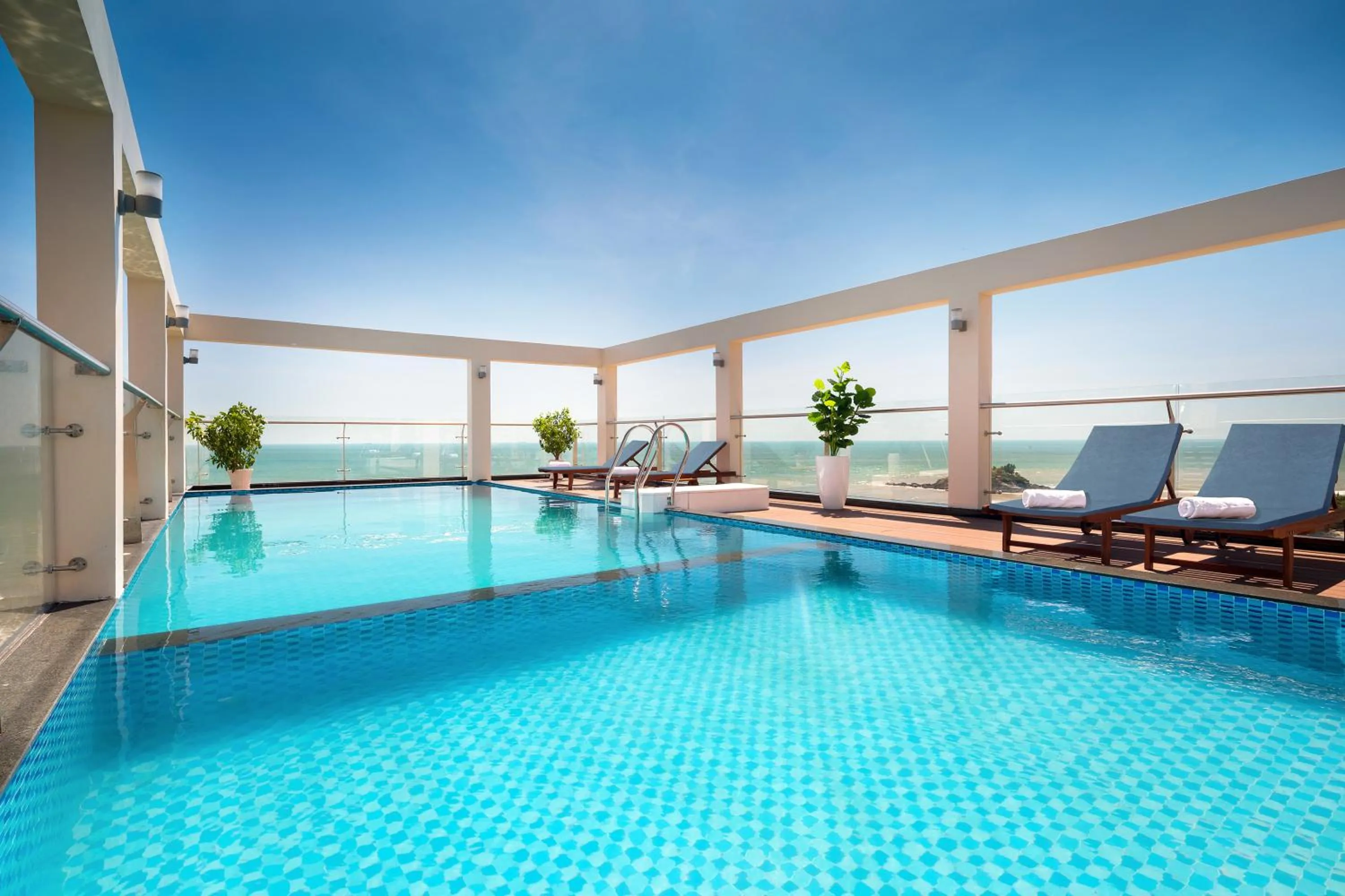 Swimming pool in Corvin Hotel