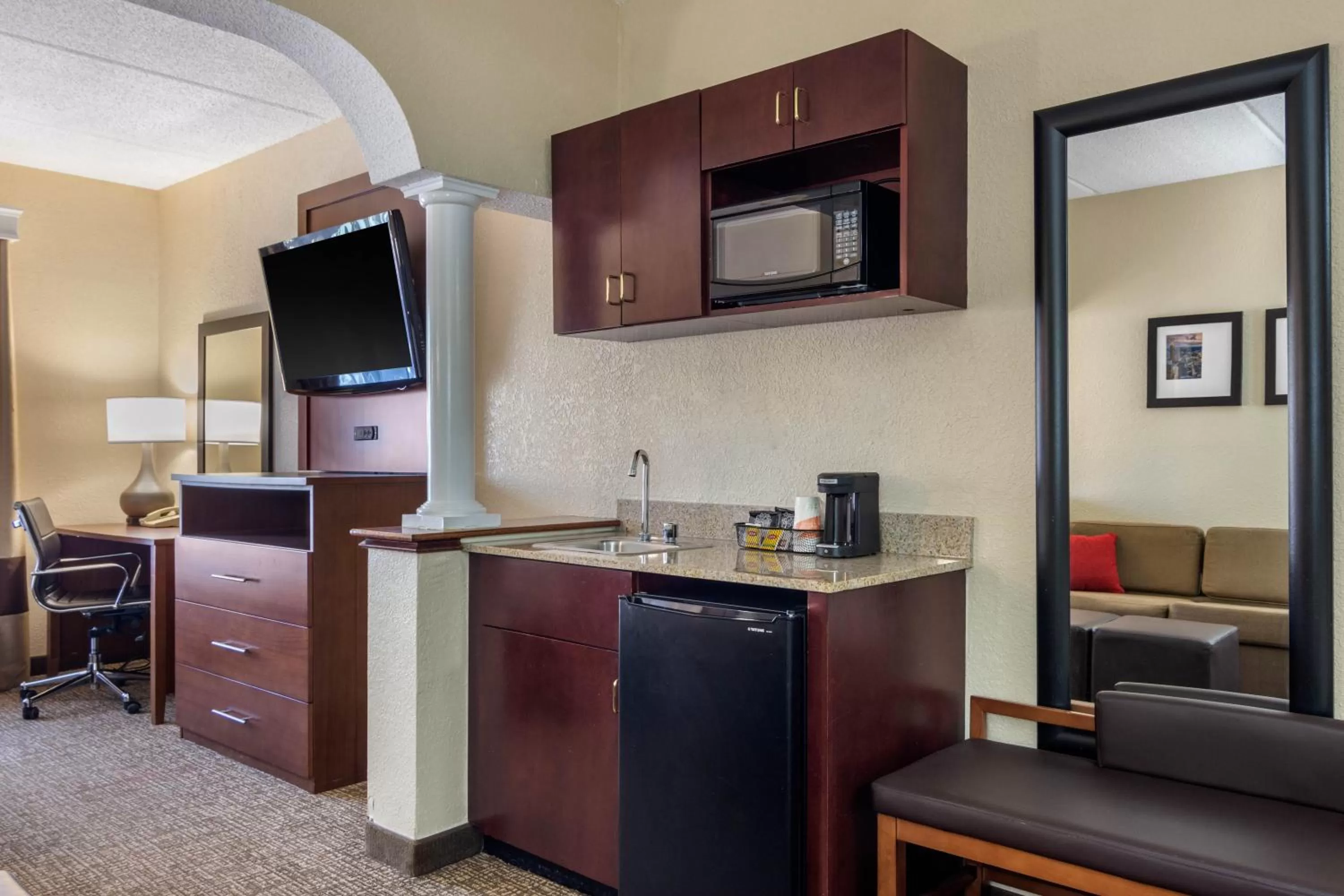 Kitchen or kitchenette in Comfort Suites Woodstock - Atlanta North