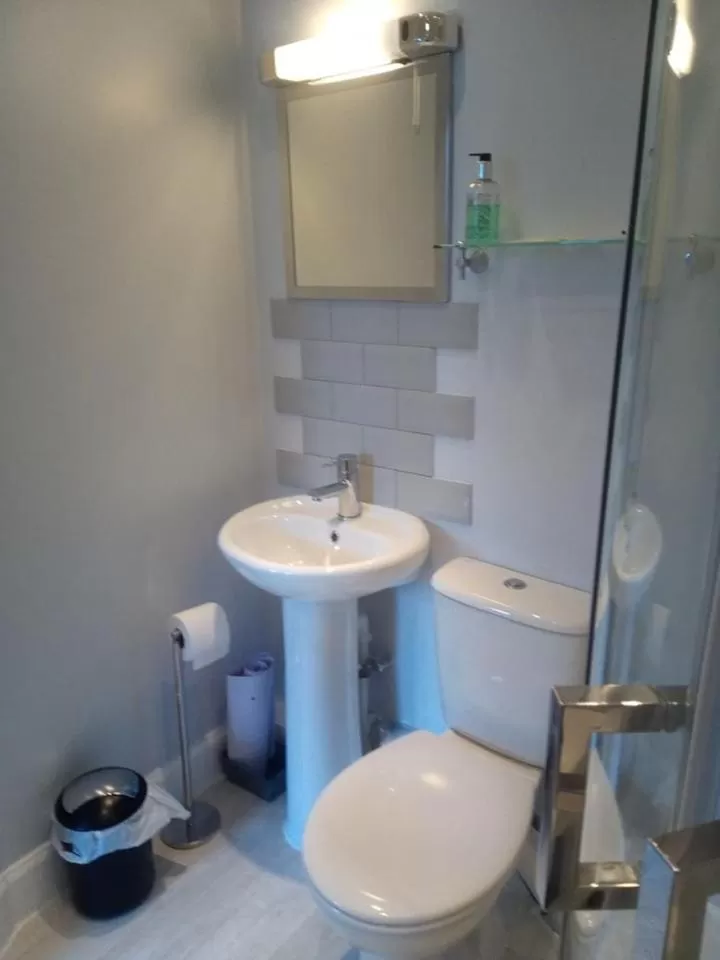 Bathroom in 29 Well Street B&B