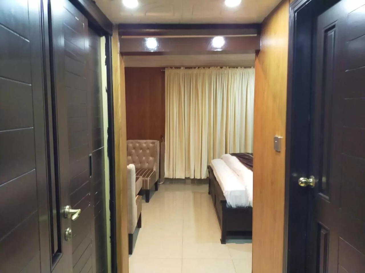 Bed in Shagufta Royal Hotel Murree