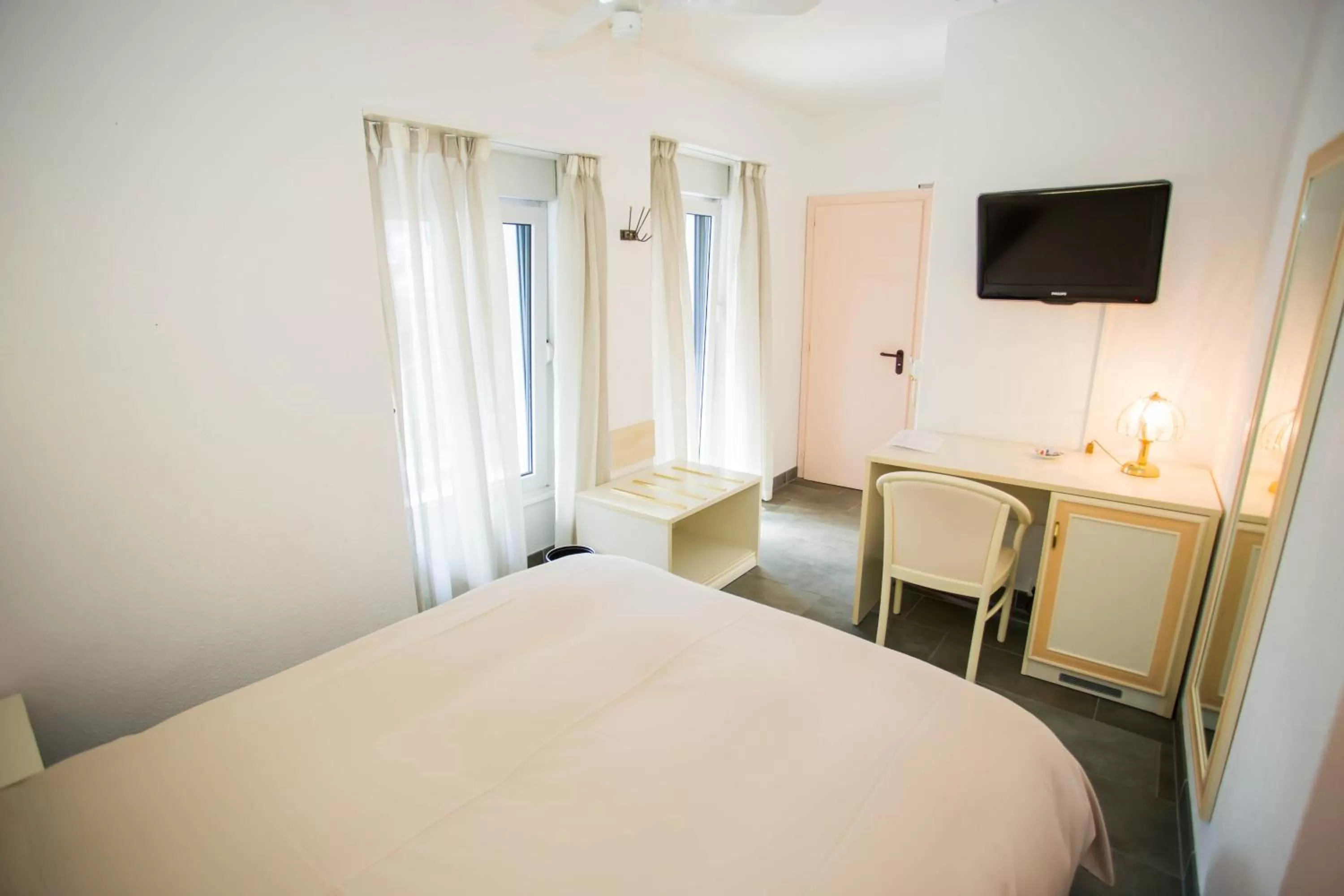 Bed in Hôtel du Port