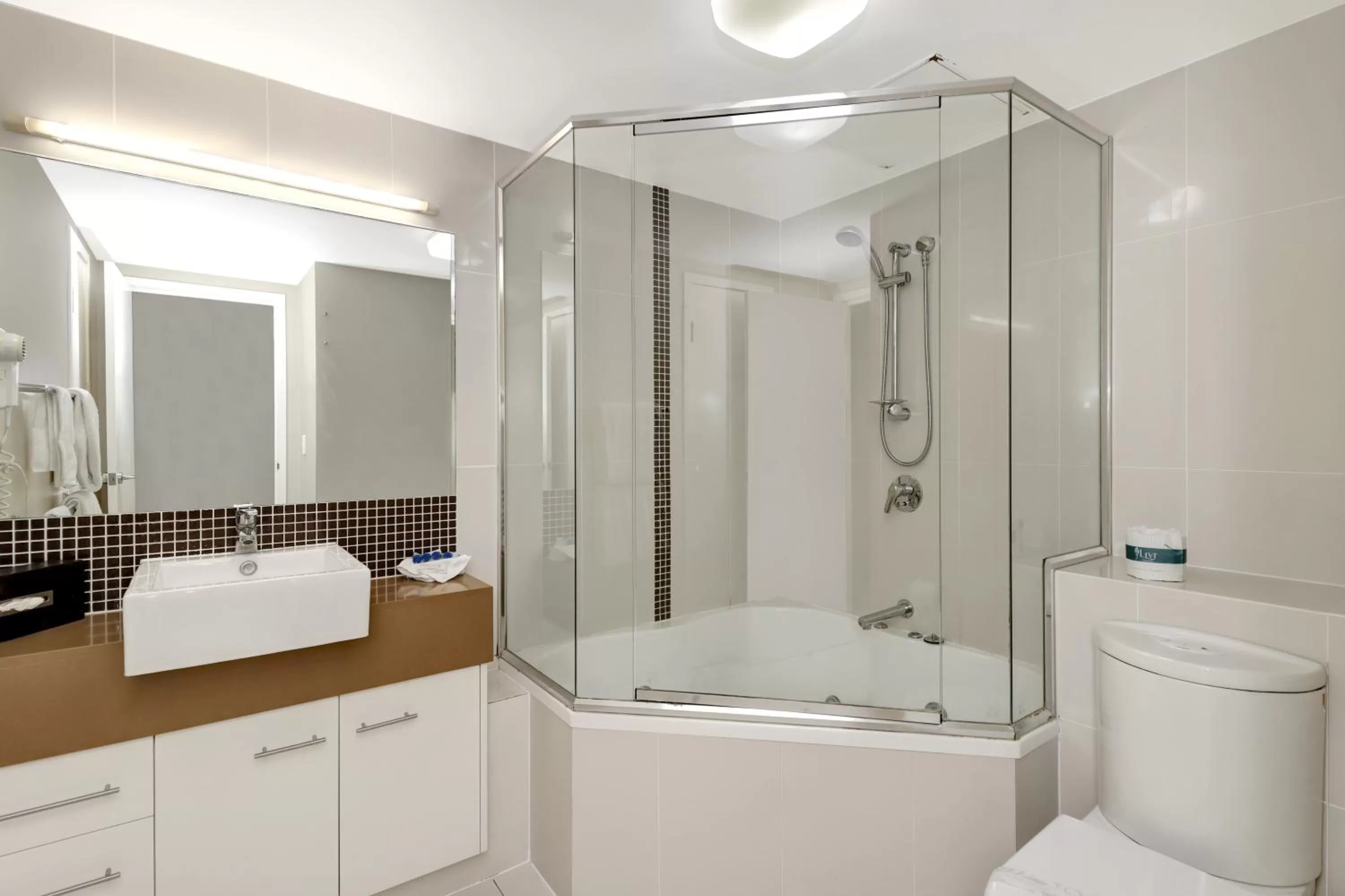 Bathroom in Eden by the Bay