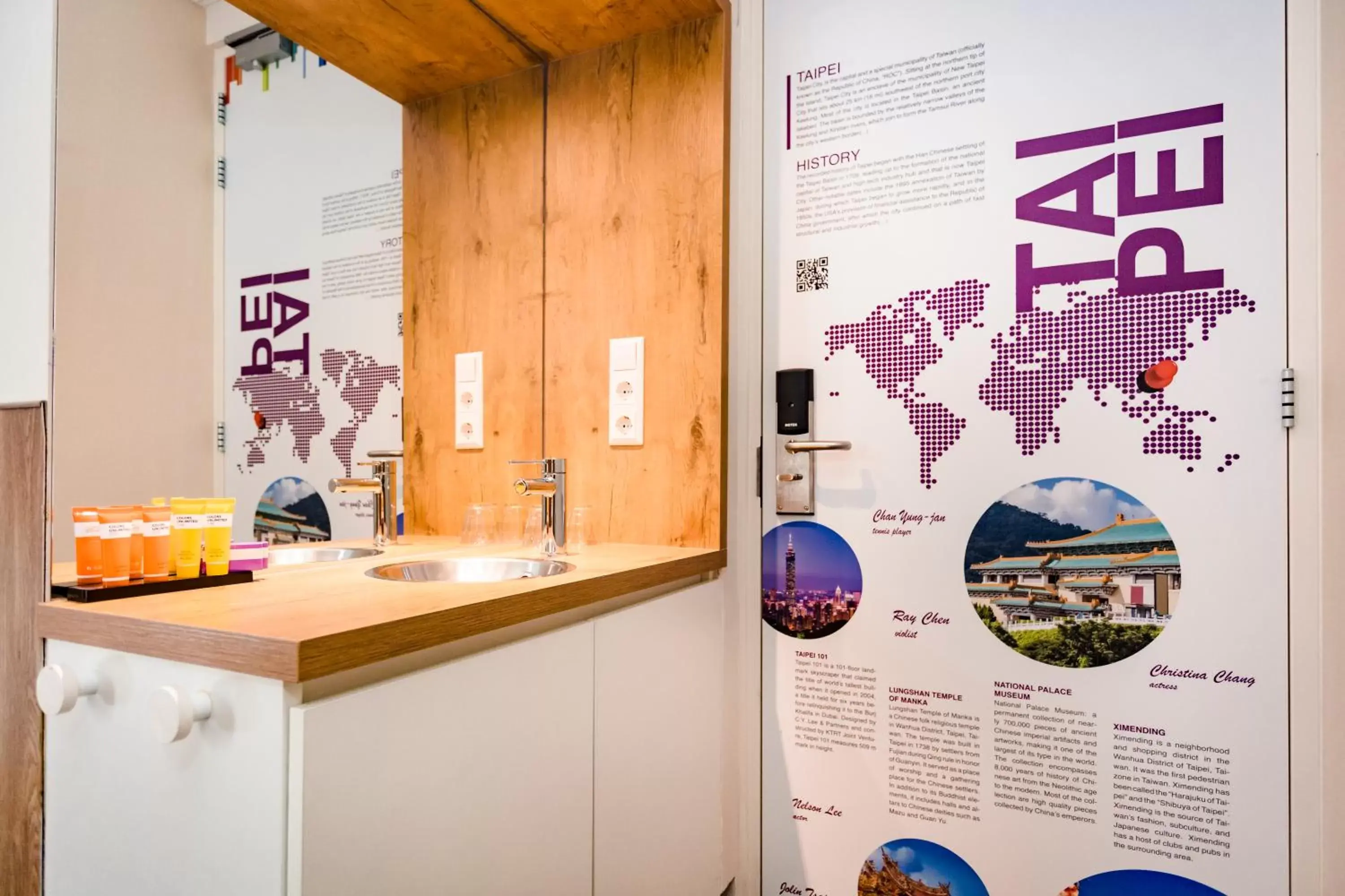 Small Double Room (Including free parking) in Citiez Hotel Amsterdam Small Double Room (Including free parking) in Citiez Hotel Amsterdam