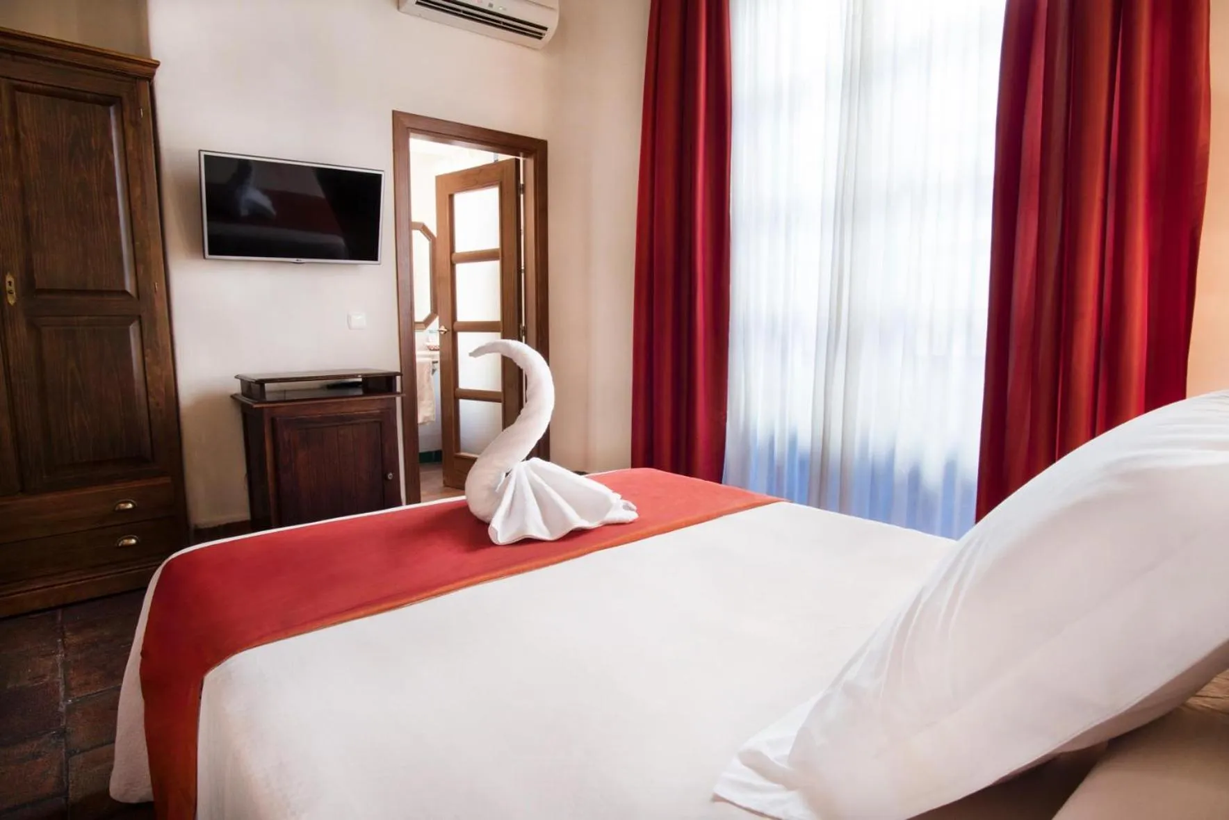 Photo of the whole room, Bed in Casa Palacio Pilar del Toro