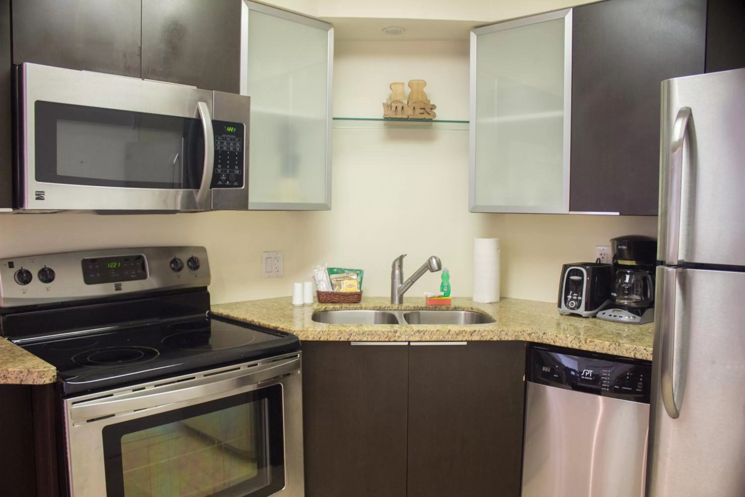 Kitchen or kitchenette, Kitchen/Kitchenette in The Alexander Beach Residences
