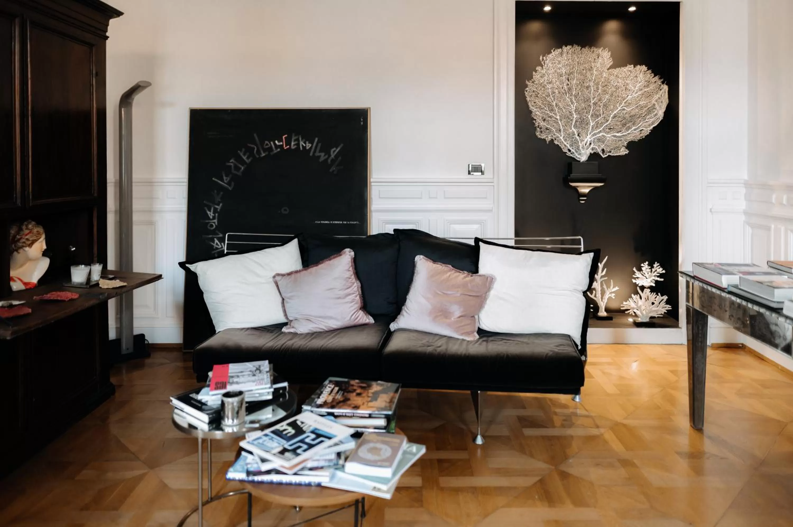 Communal lounge/ TV room in Seven Historical Suites