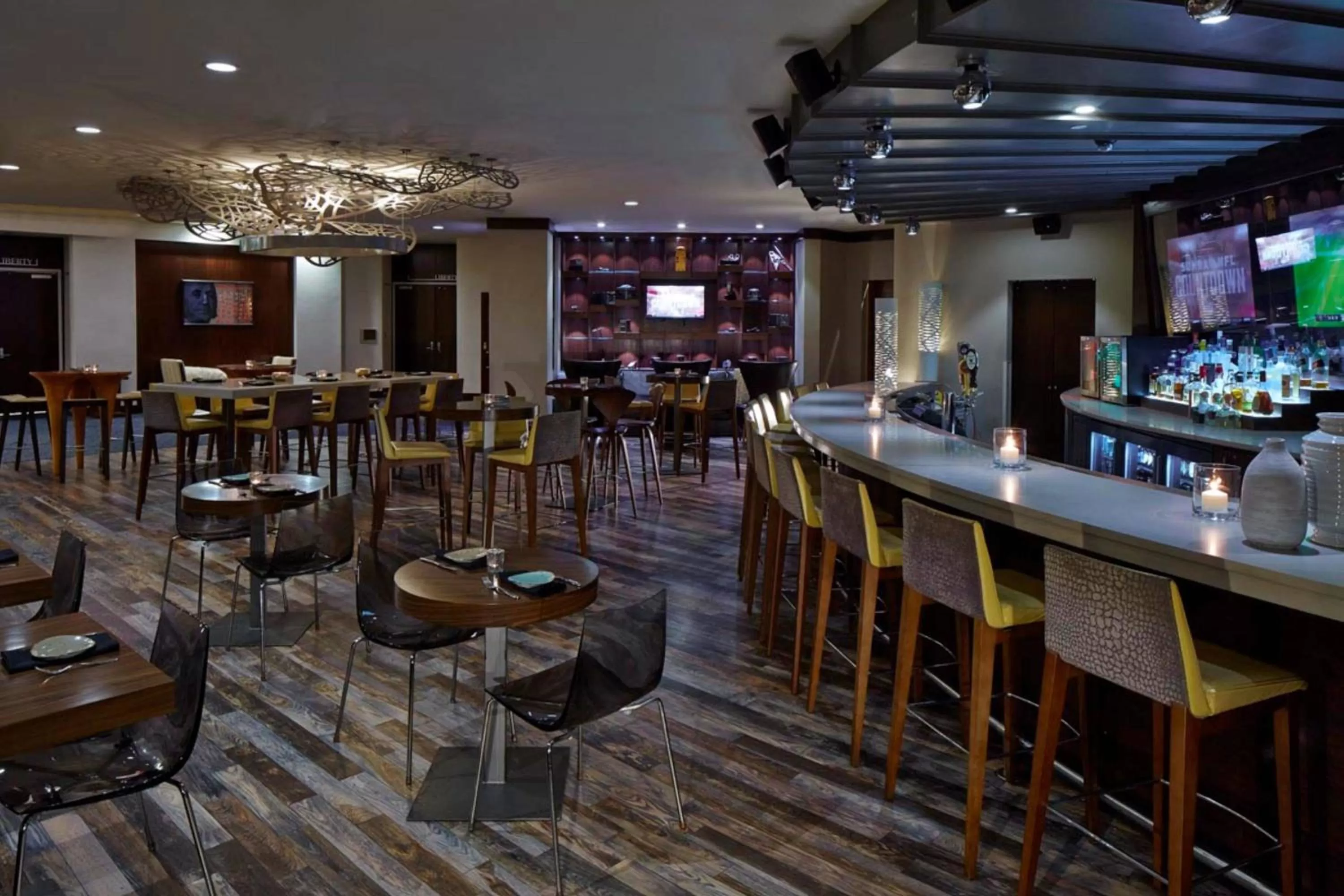 Lounge or bar in Delta Hotels by Marriott Philadelphia Airport
