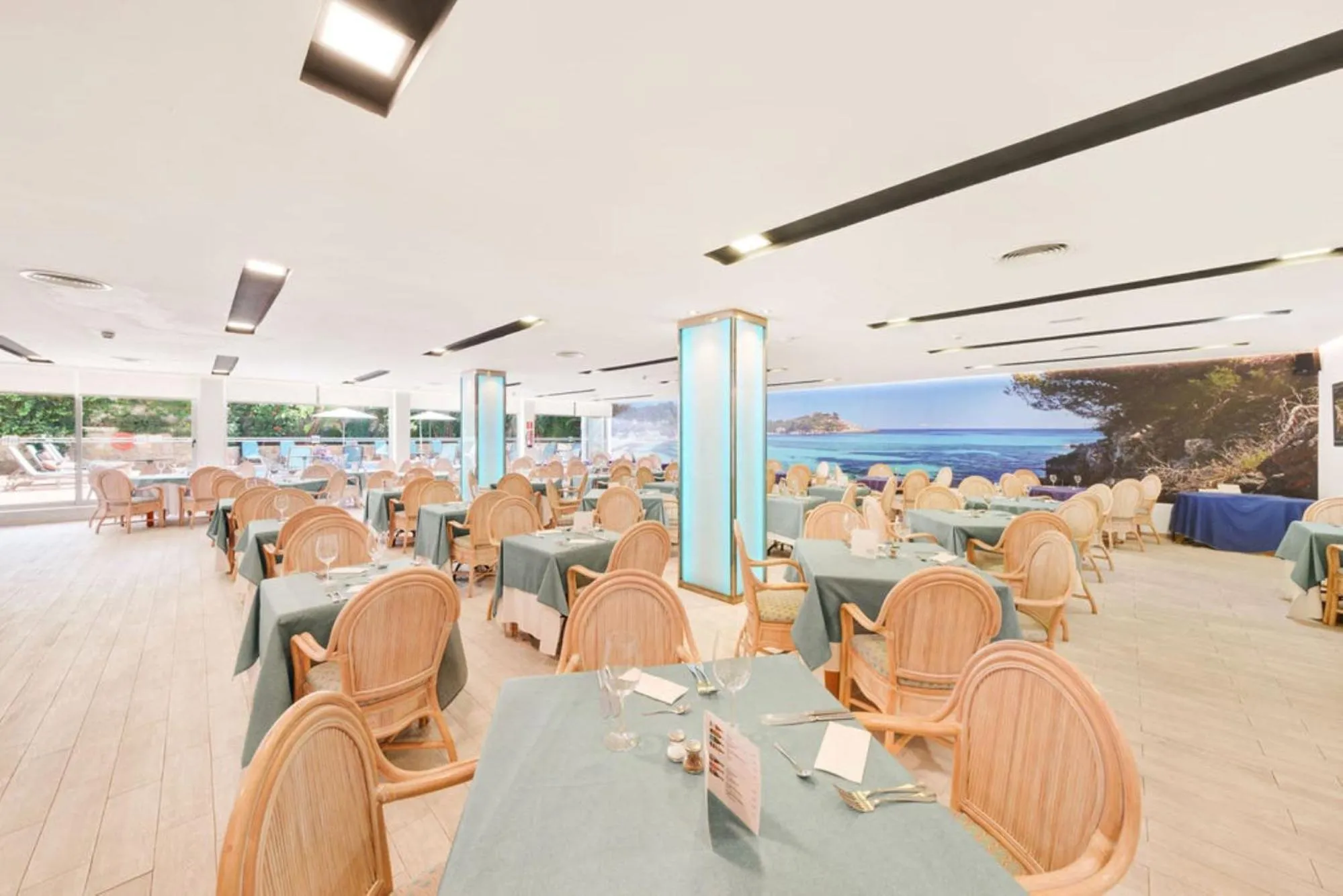 Restaurant/places to eat in Hotel Agua Beach "Adults only"