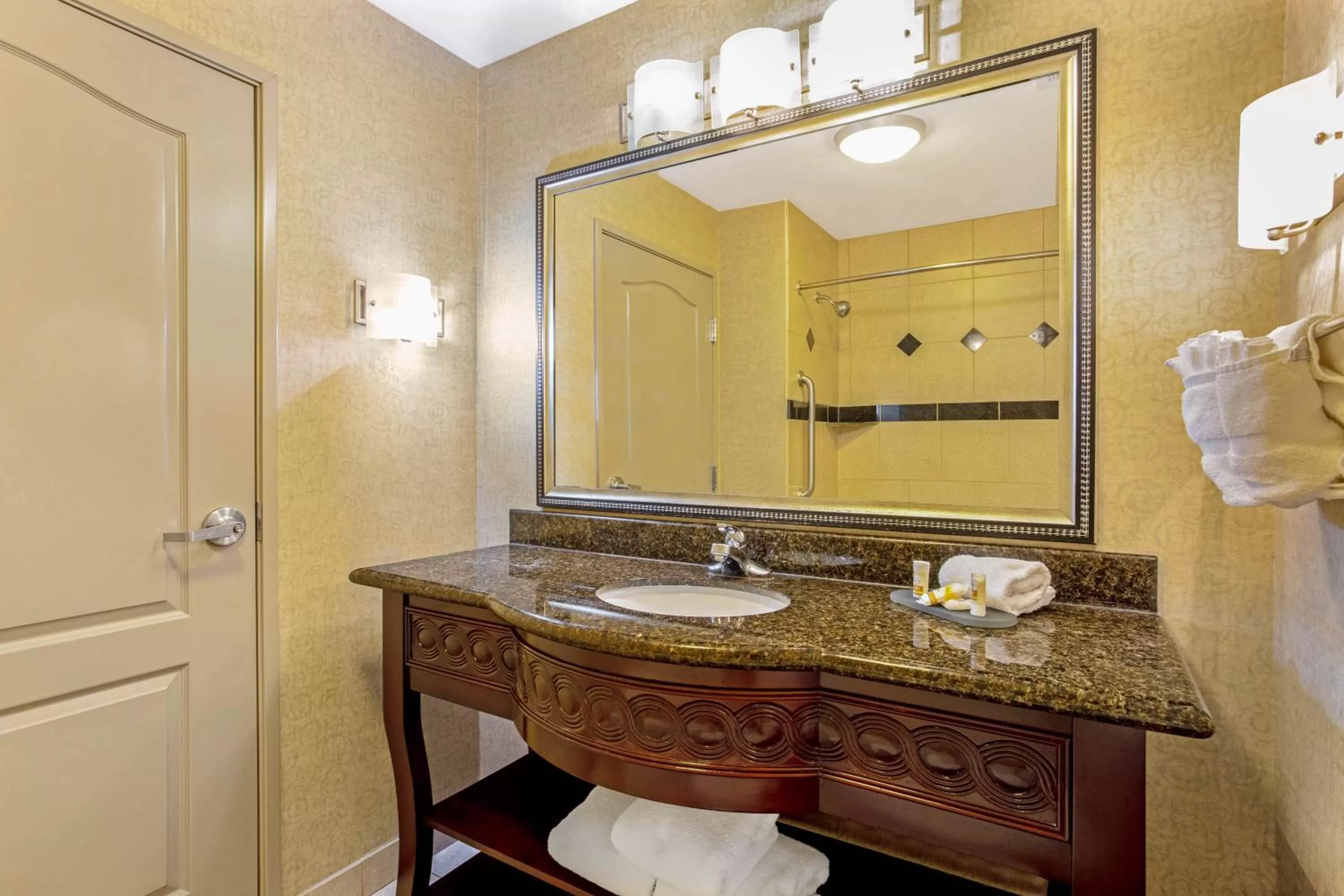 Bathroom in La Quinta by Wyndham Cleburne