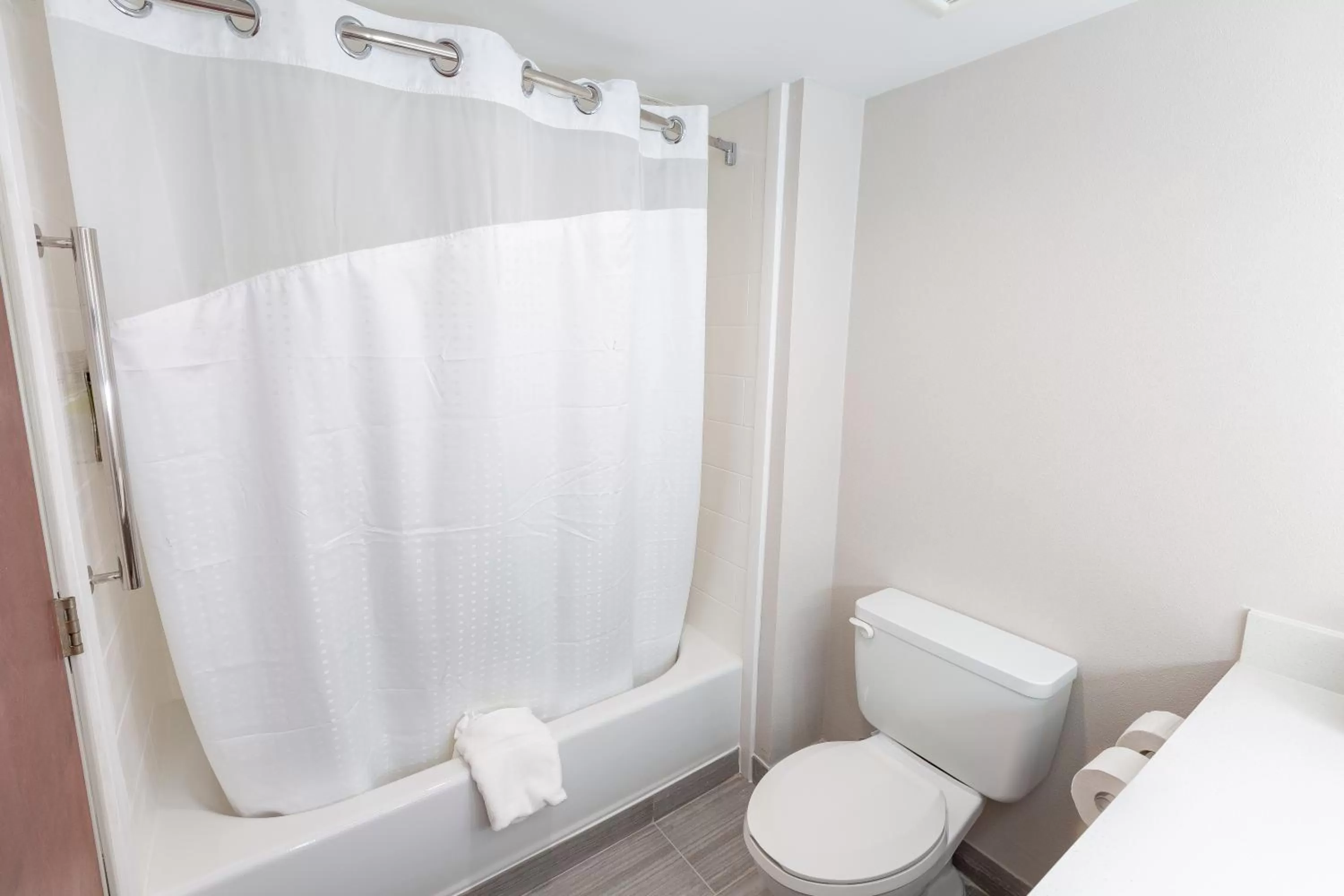 Bathroom in Holiday Inn Express & Suites Arlington North – Stadium Area by IHG
