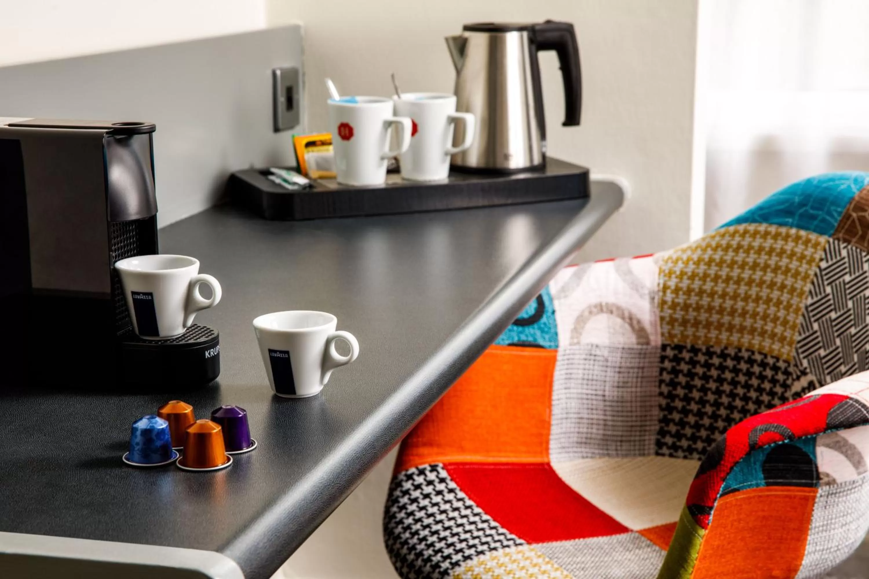 Coffee/tea facilities in Mercure Chester Abbots Well Hotel