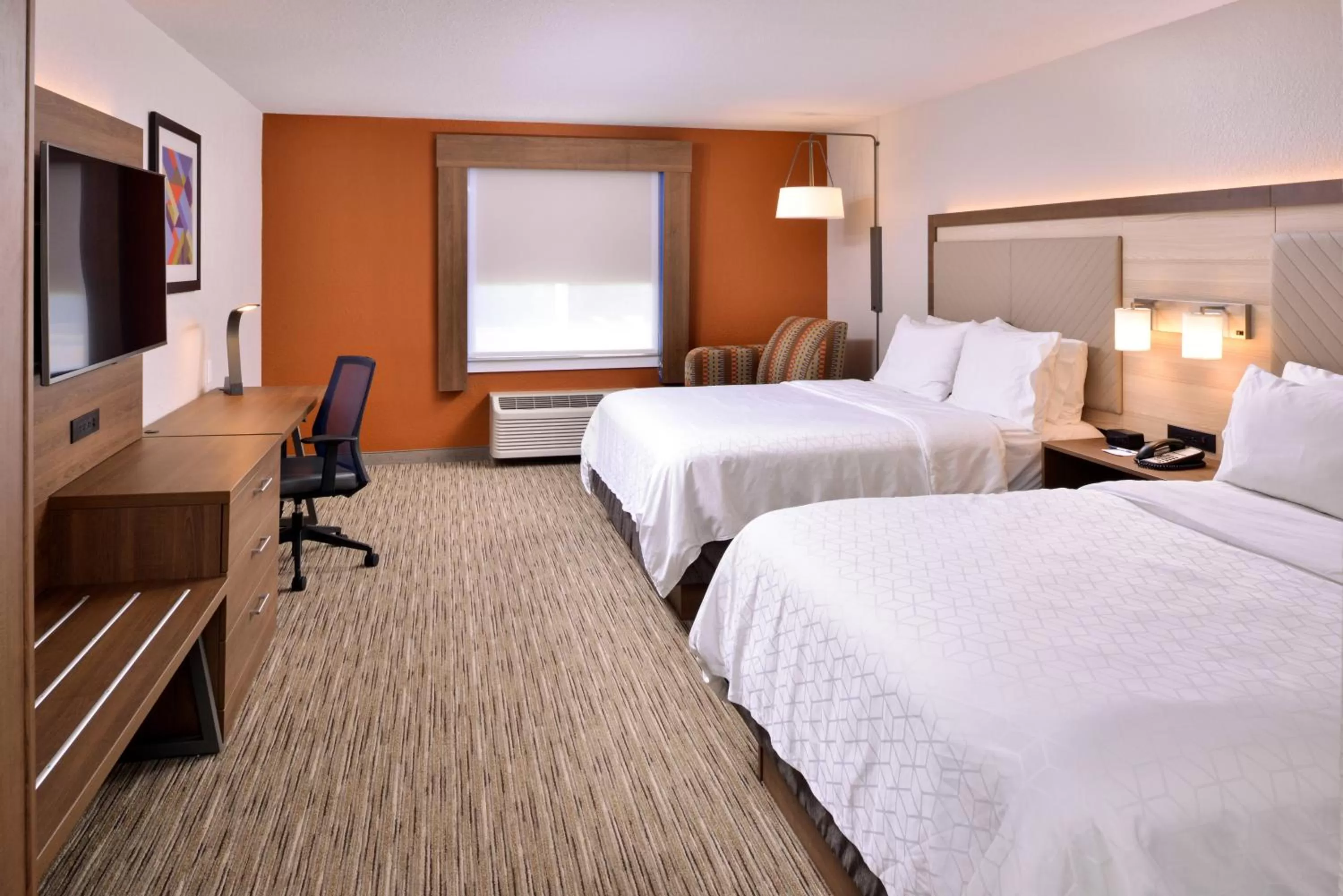 Photo of the whole room, Bed in Holiday Inn Express Hotel & Suites Arcata/Eureka-Airport Area by IHG