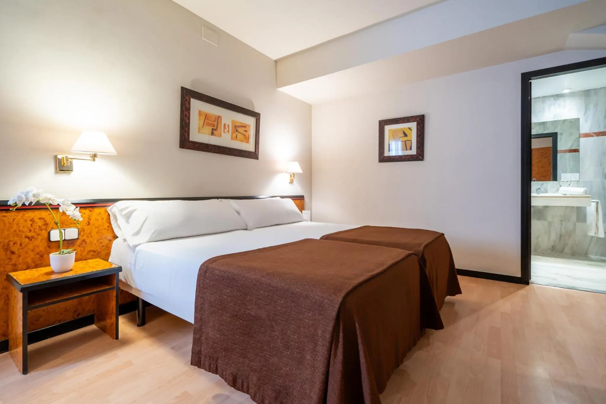 Inner courtyard view, Bed in Hotel Glòries