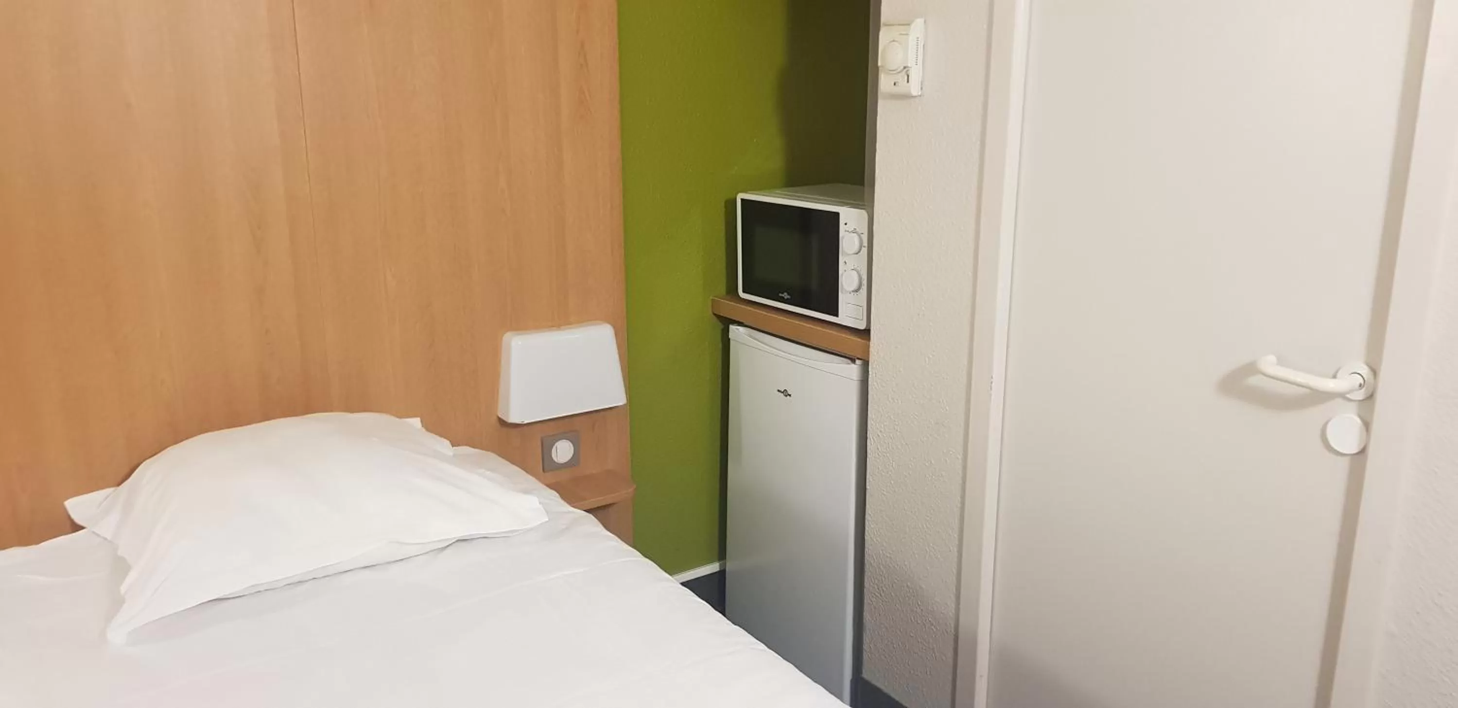 Bed in Kyriad Direct Poitiers - Gare du Futuroscope