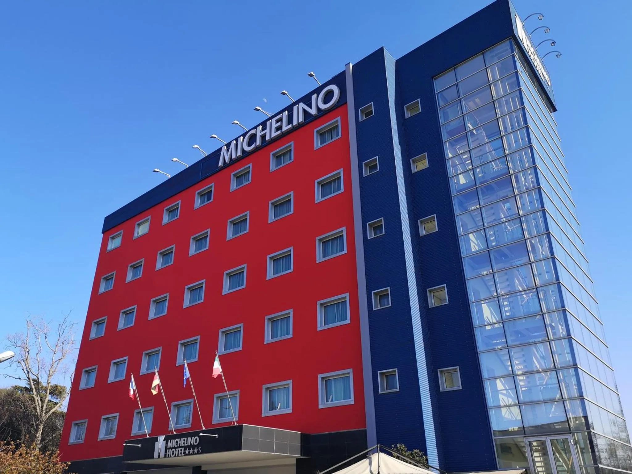 Property building in MICHELINO 75 by the Sydney Hotel