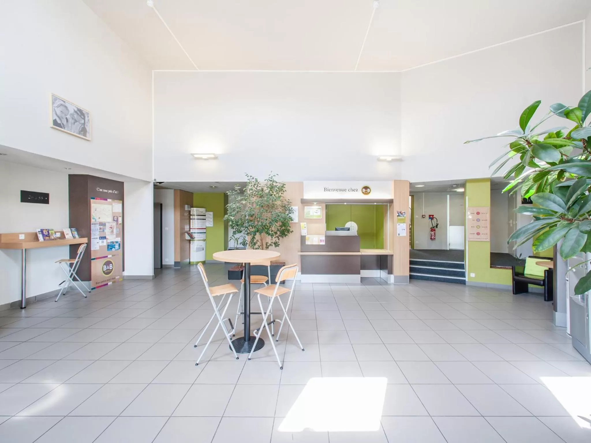 Lobby or reception in B&B HOTEL Quimper Sud Bénodet
