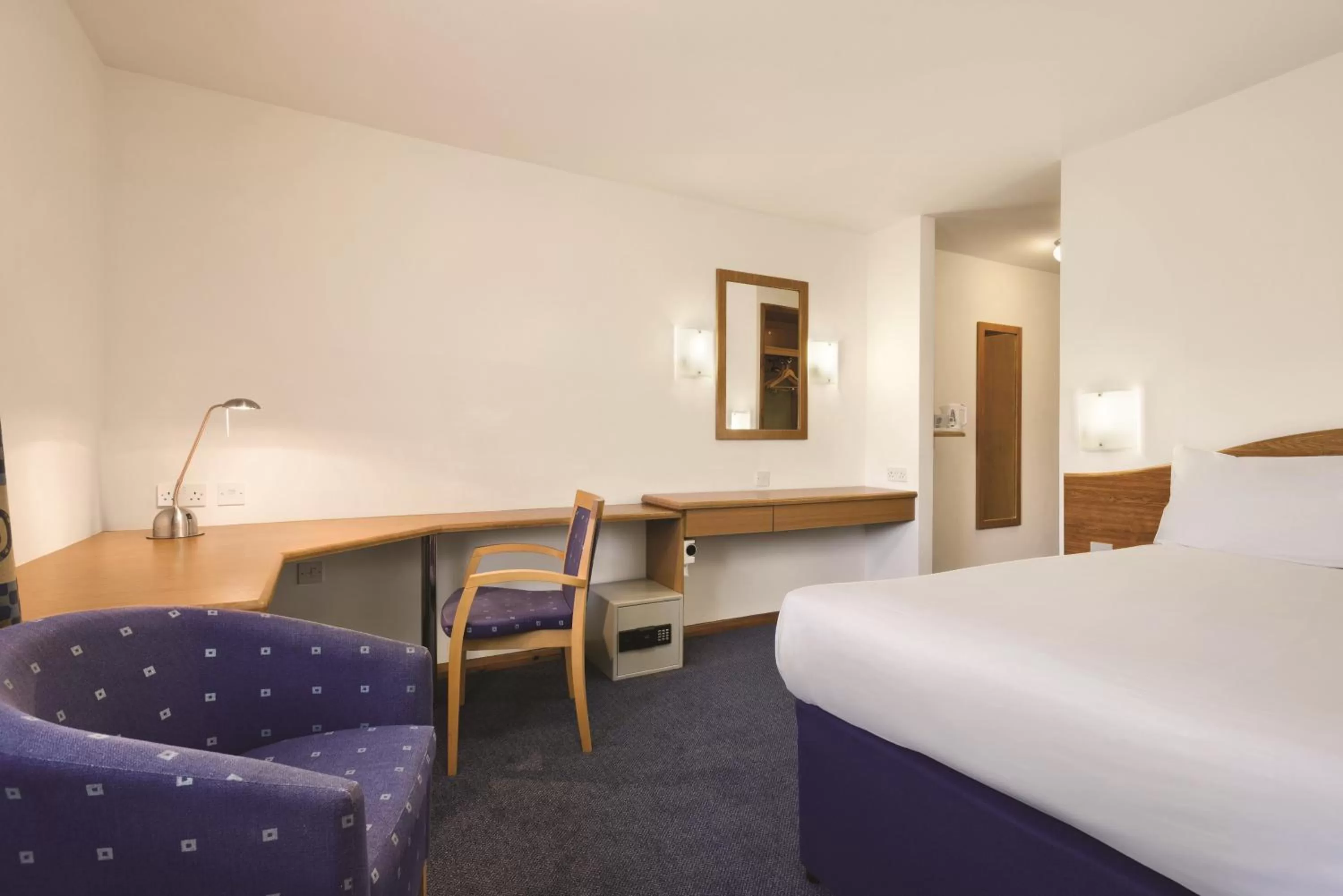Seating area, Bed in Days Inn by Wyndham Telford Ironbridge