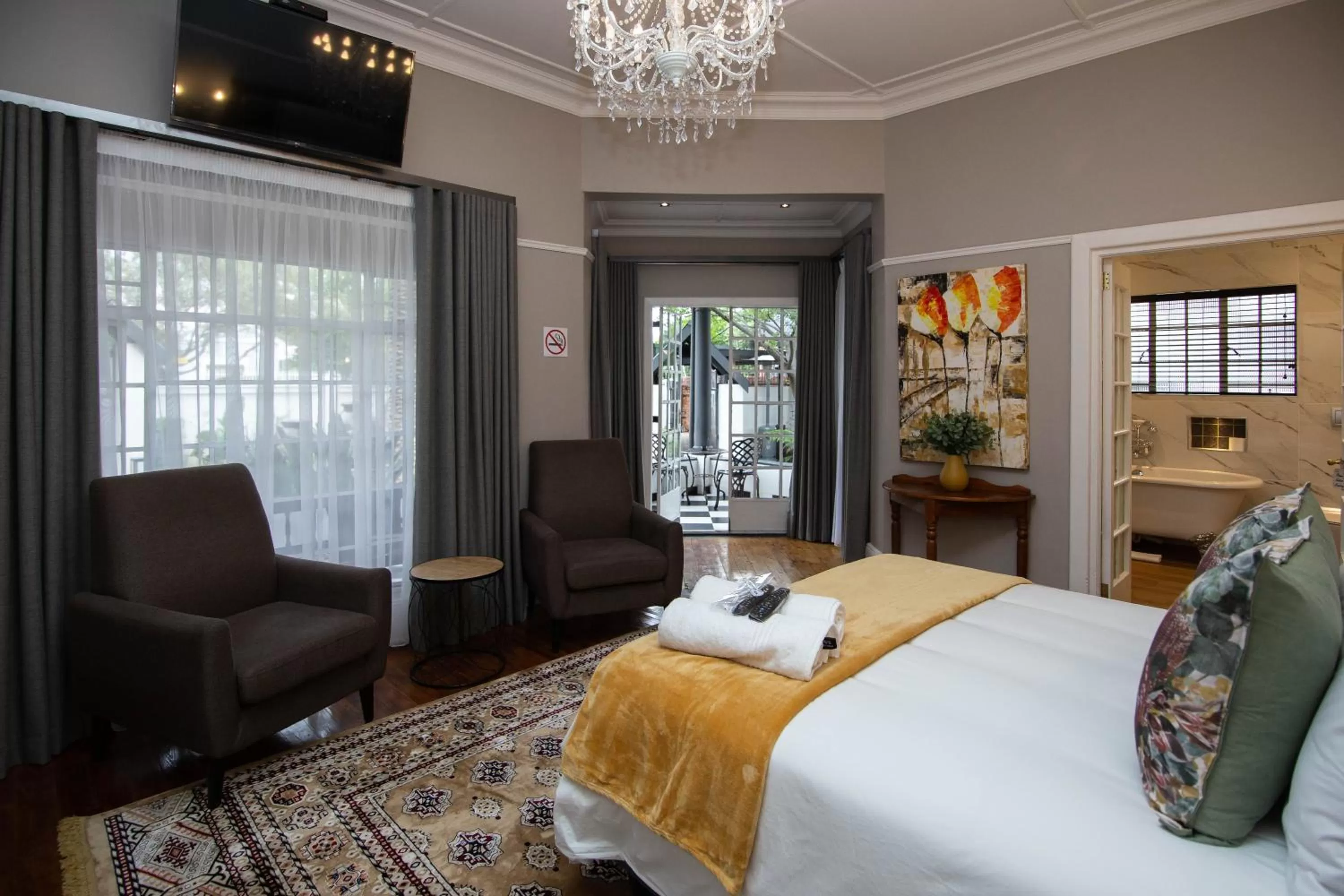 Garden view, Bed in Milner House Kimberley