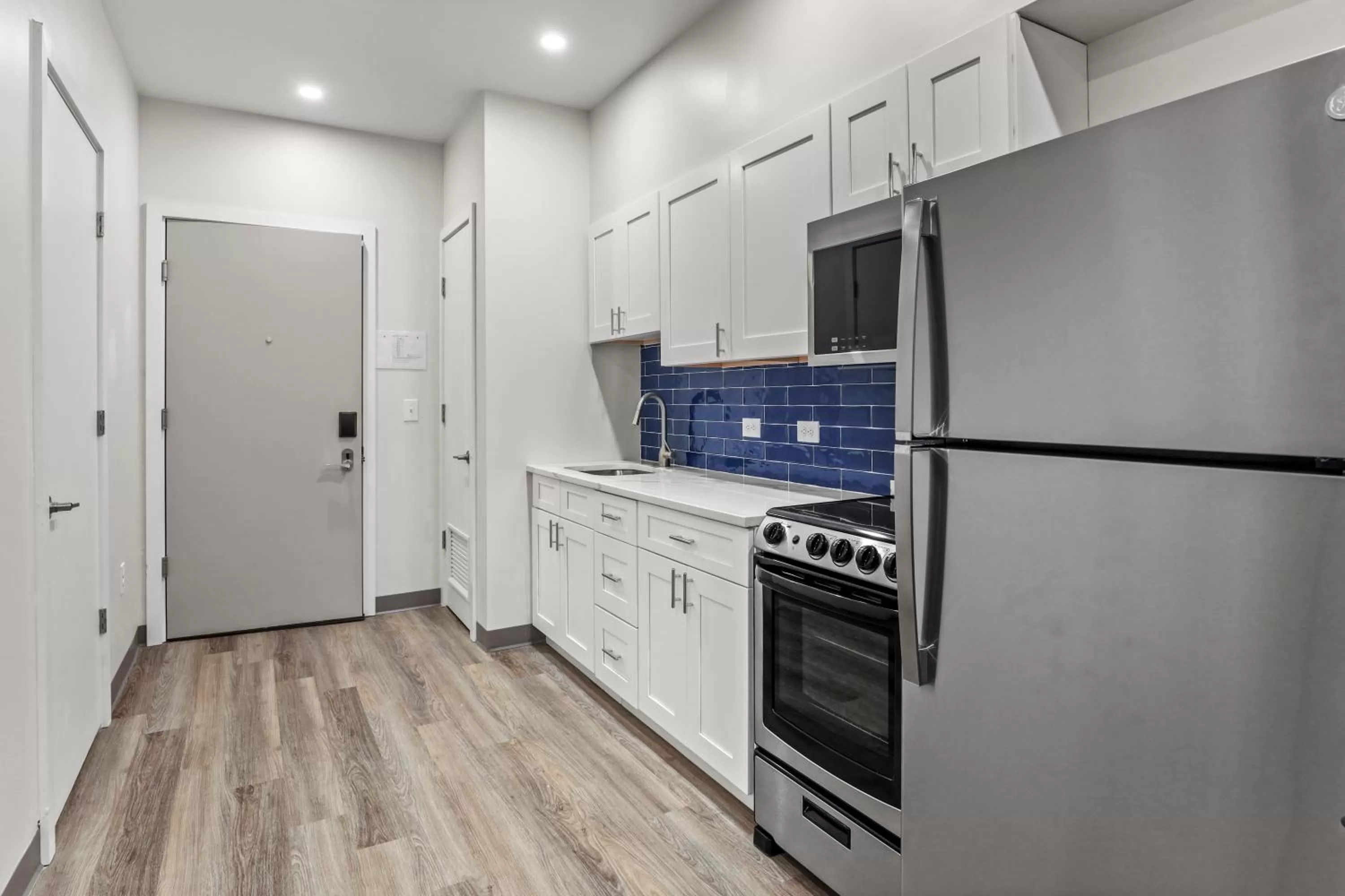 Kitchen or kitchenette in Seaport Suites