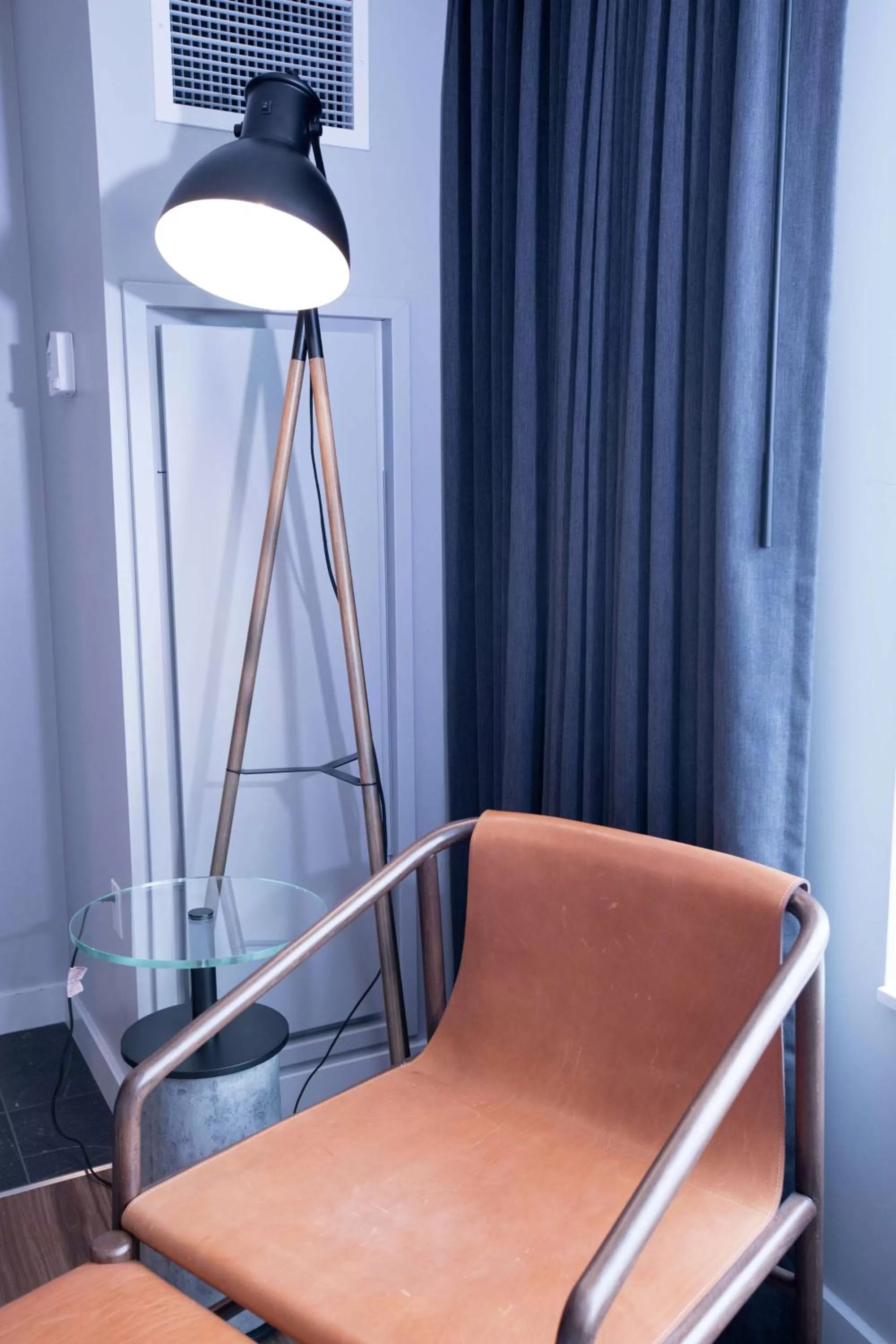 Living room in The Sound Hotel Seattle Belltown, Tapestry Collection