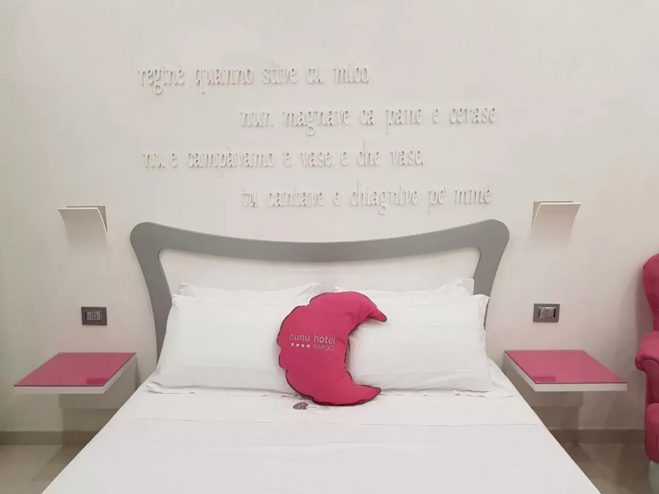 Decorative detail, Bed in Hotel Nunù