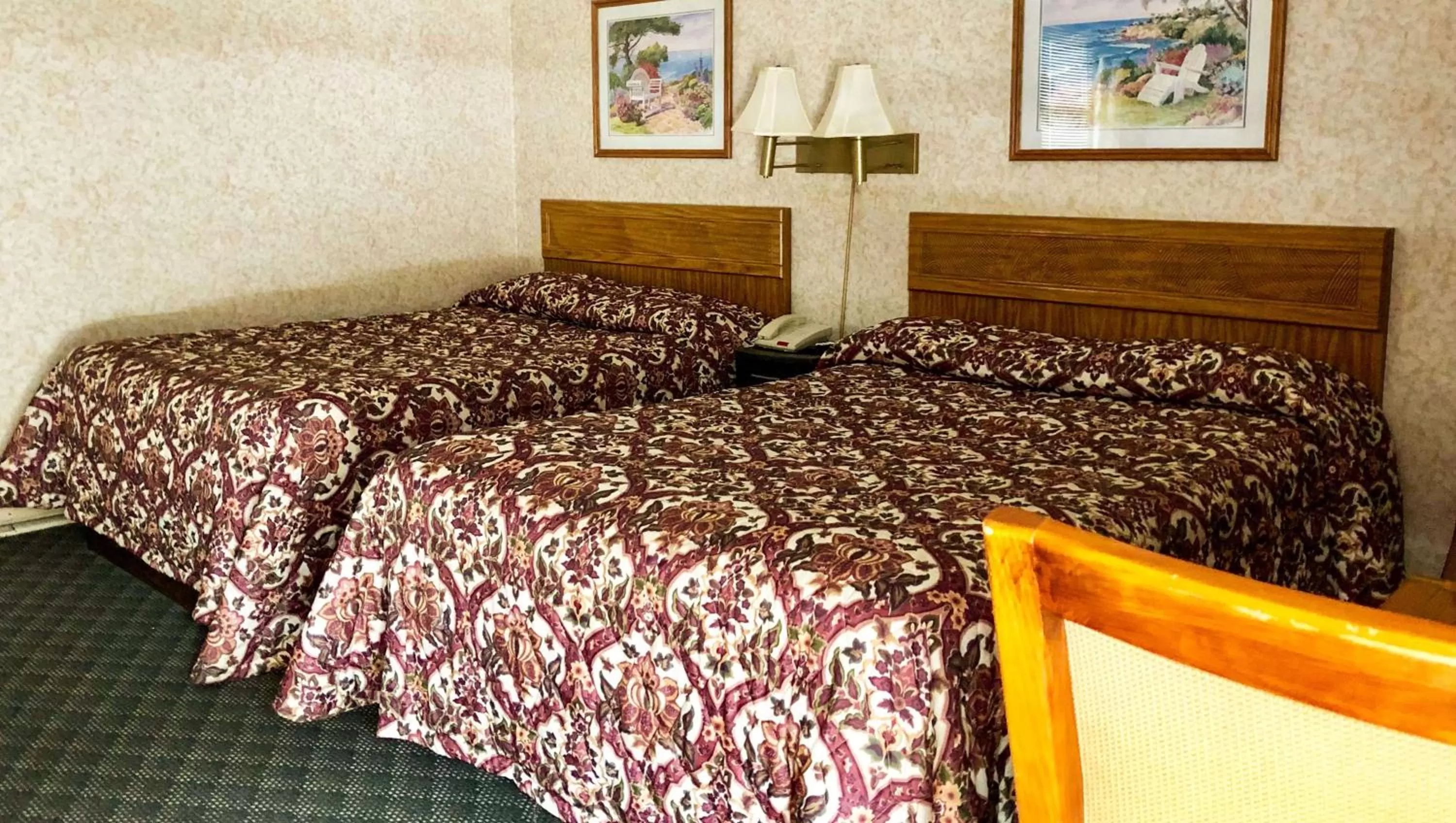 Photo of the whole room, Bed in Pleasant Valley Motel West Stockbridge