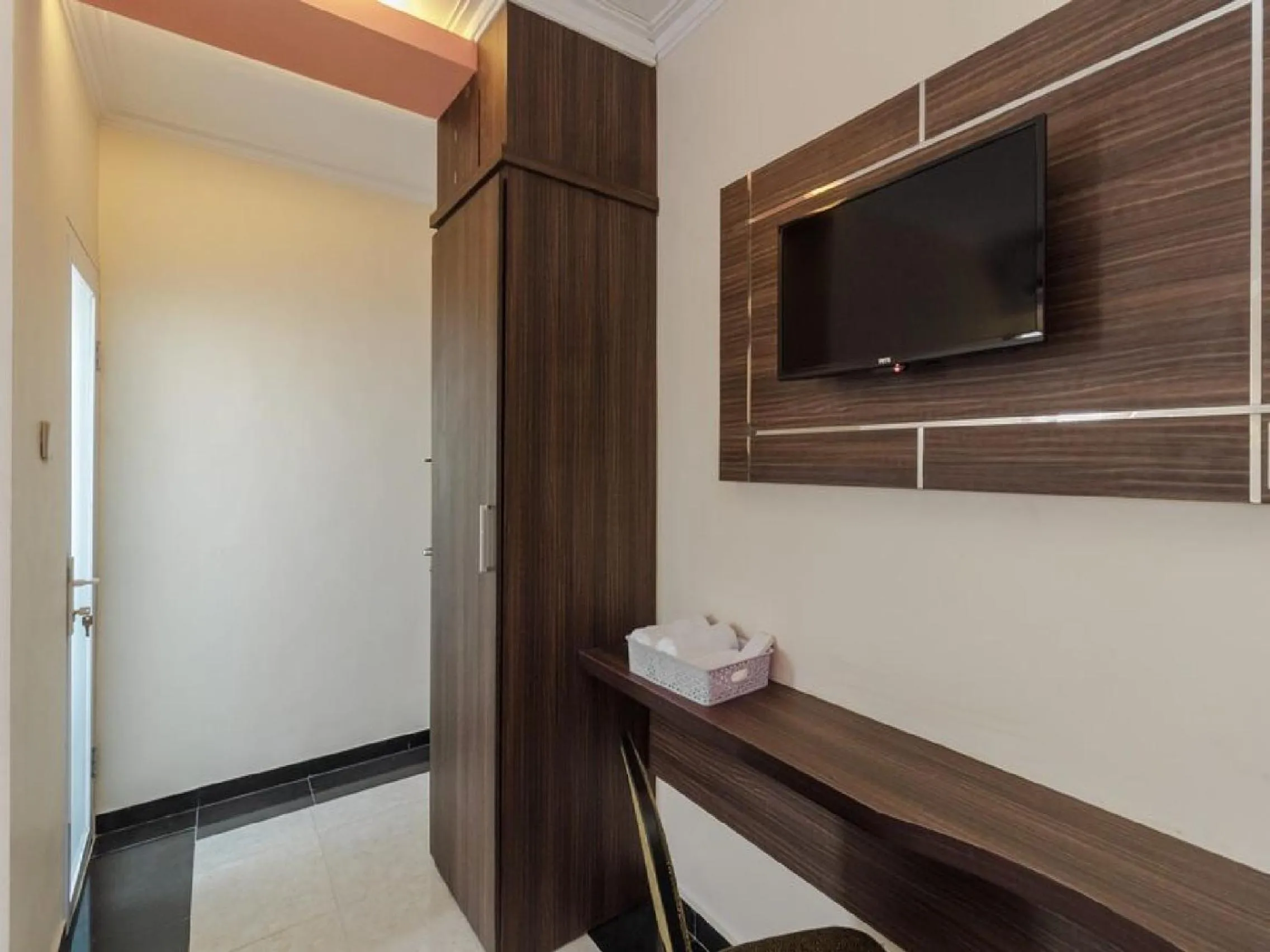 Bedroom in RedDoorz Plus at Boulevard Panakkukang Makassar