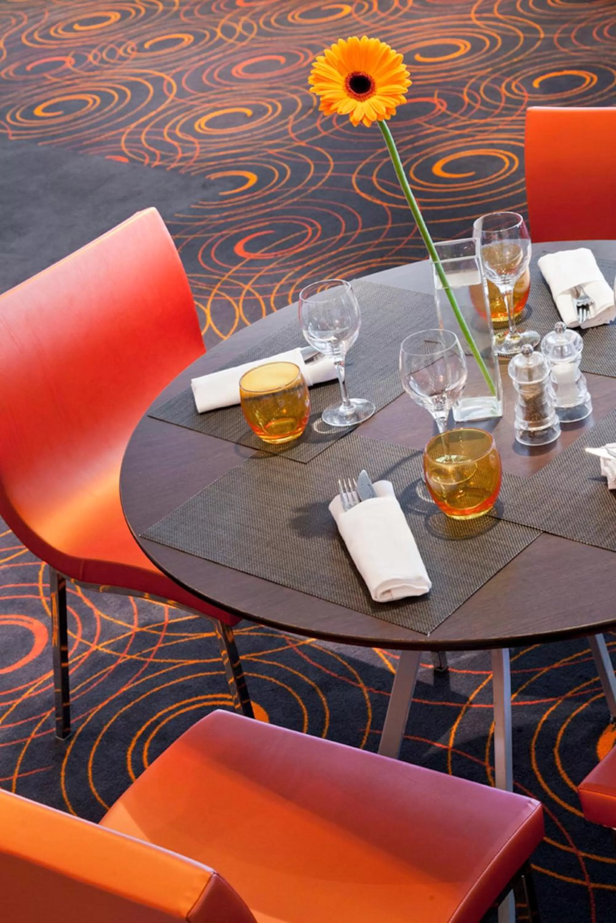 Restaurant/places to eat in Novotel Paris La Defense Esplanade